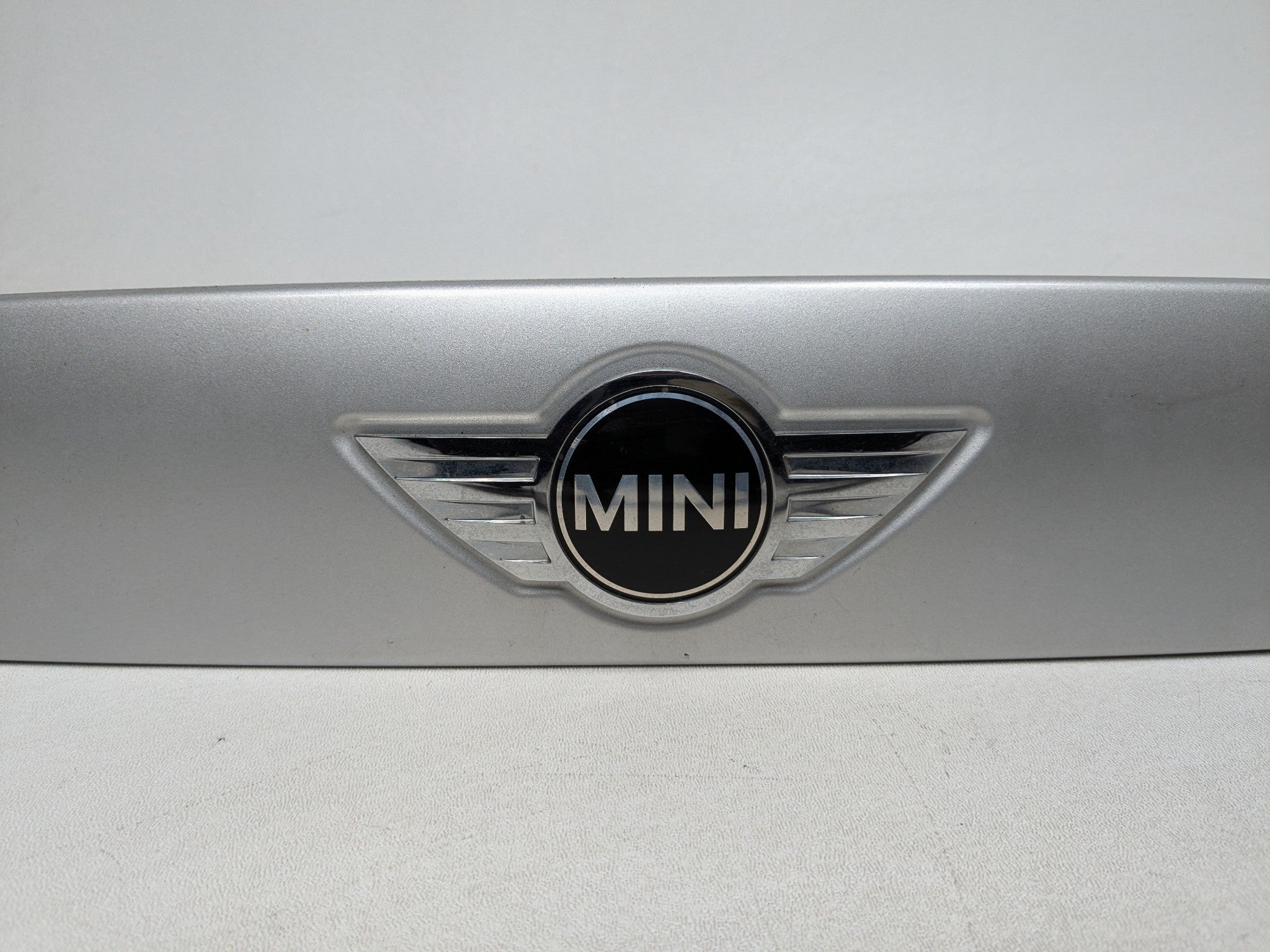2013 - 2017 MINI COOPER OEM REAR TRUNK LID GRIP HANDLE PANEL ASSEMBLY