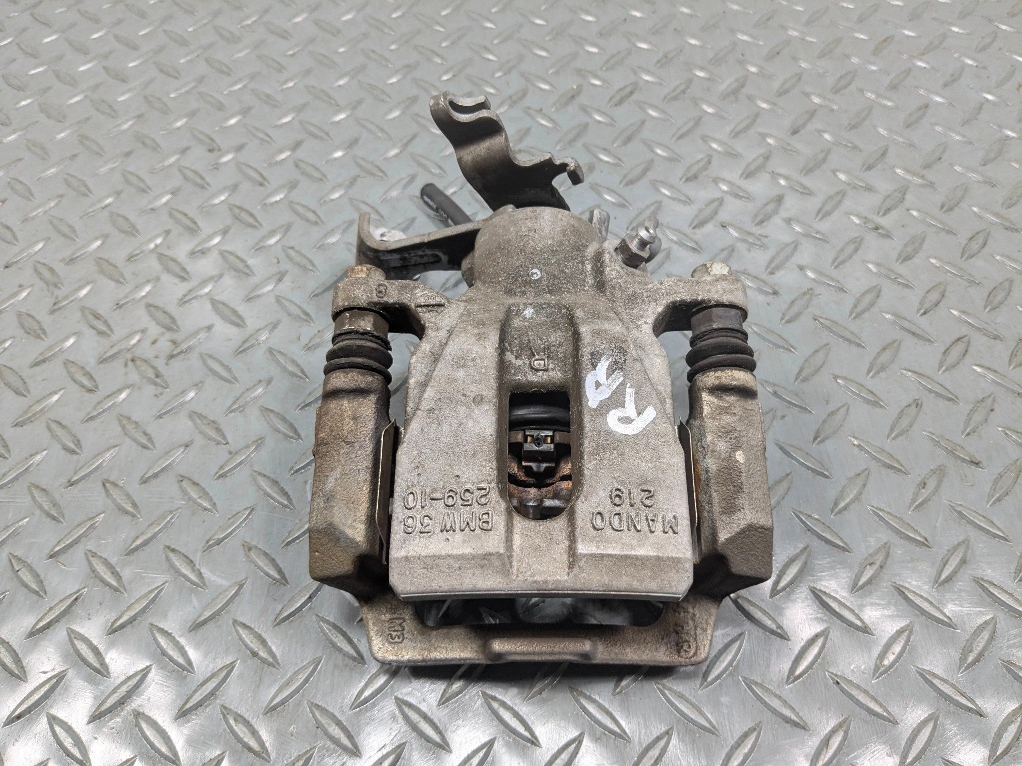 2013 - 2017 MINI COOPER OEM BRAKE CALIPER ASSEMBLY REAR RIGHT PASSENGER SIDE