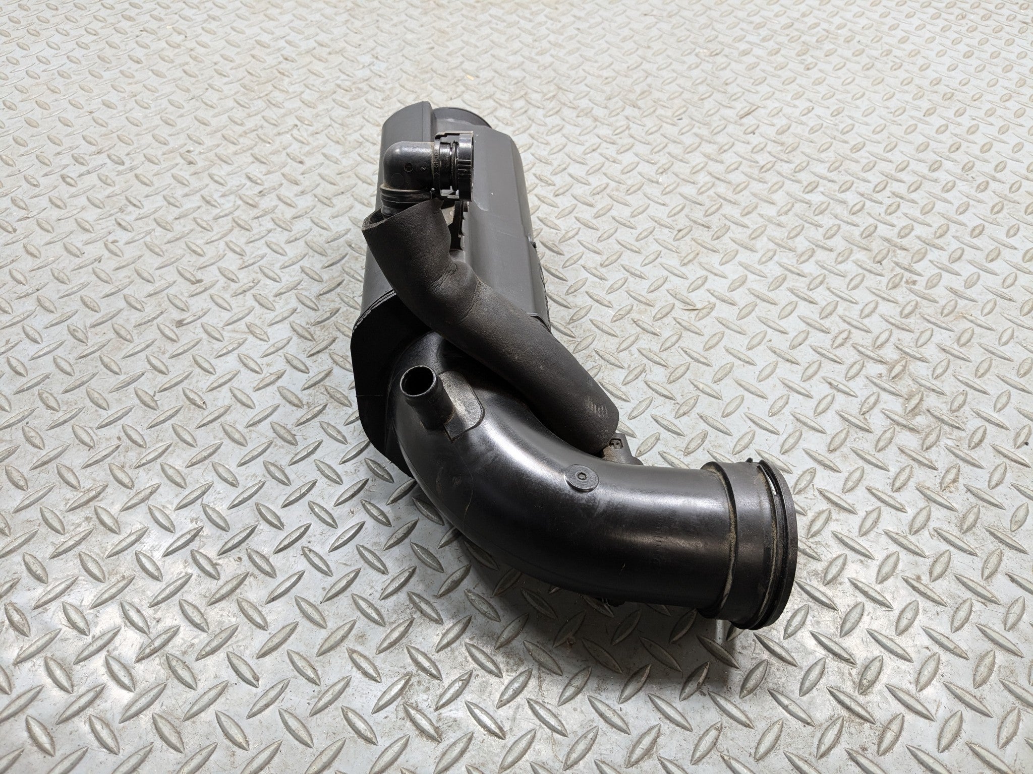 2013 - 2017 MINI COOPER OEM AIR INTAKE CLEANER HOSE TUBE RESONATOR