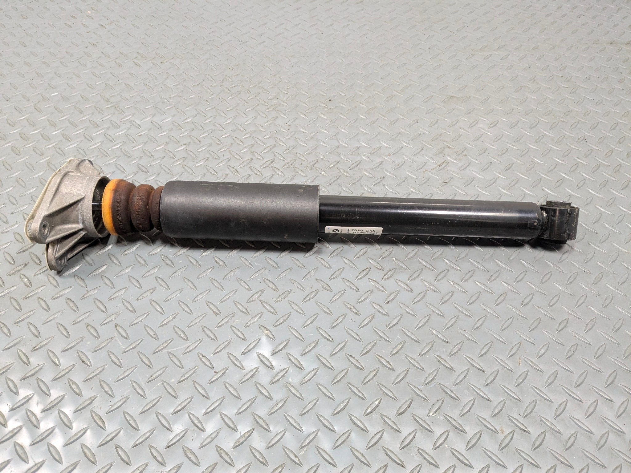 2013 - 2017 MINI COOPER OEM SHOCK ABSORBER STRUT REAR RIGHT PASSENGER SIDE