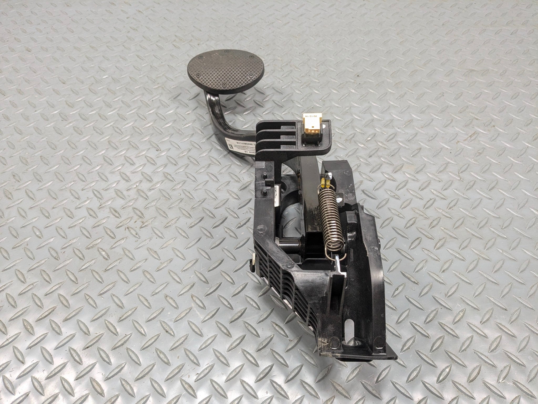 2013 - 2017 MINI COOPER OEM FOOT STOP BRAKE PEDAL ASSEMBLY WITH BRACKET
