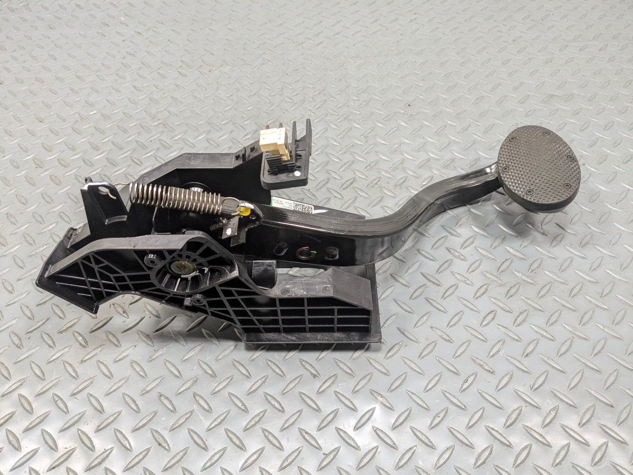 2013 - 2017 MINI COOPER OEM FOOT STOP BRAKE PEDAL ASSEMBLY WITH BRACKET