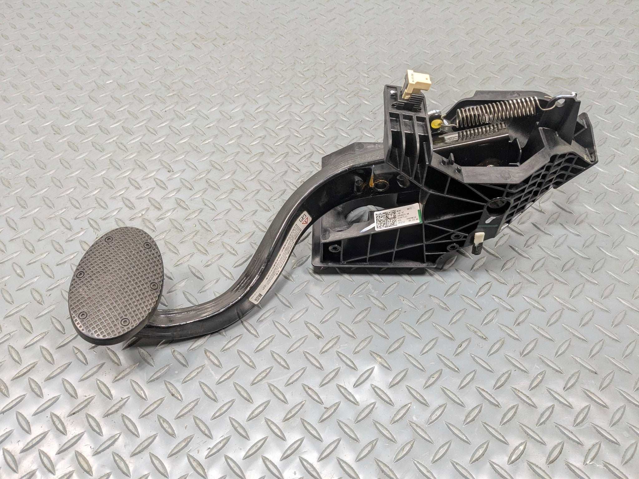 2013 - 2017 MINI COOPER OEM FOOT STOP BRAKE PEDAL ASSEMBLY WITH BRACKET