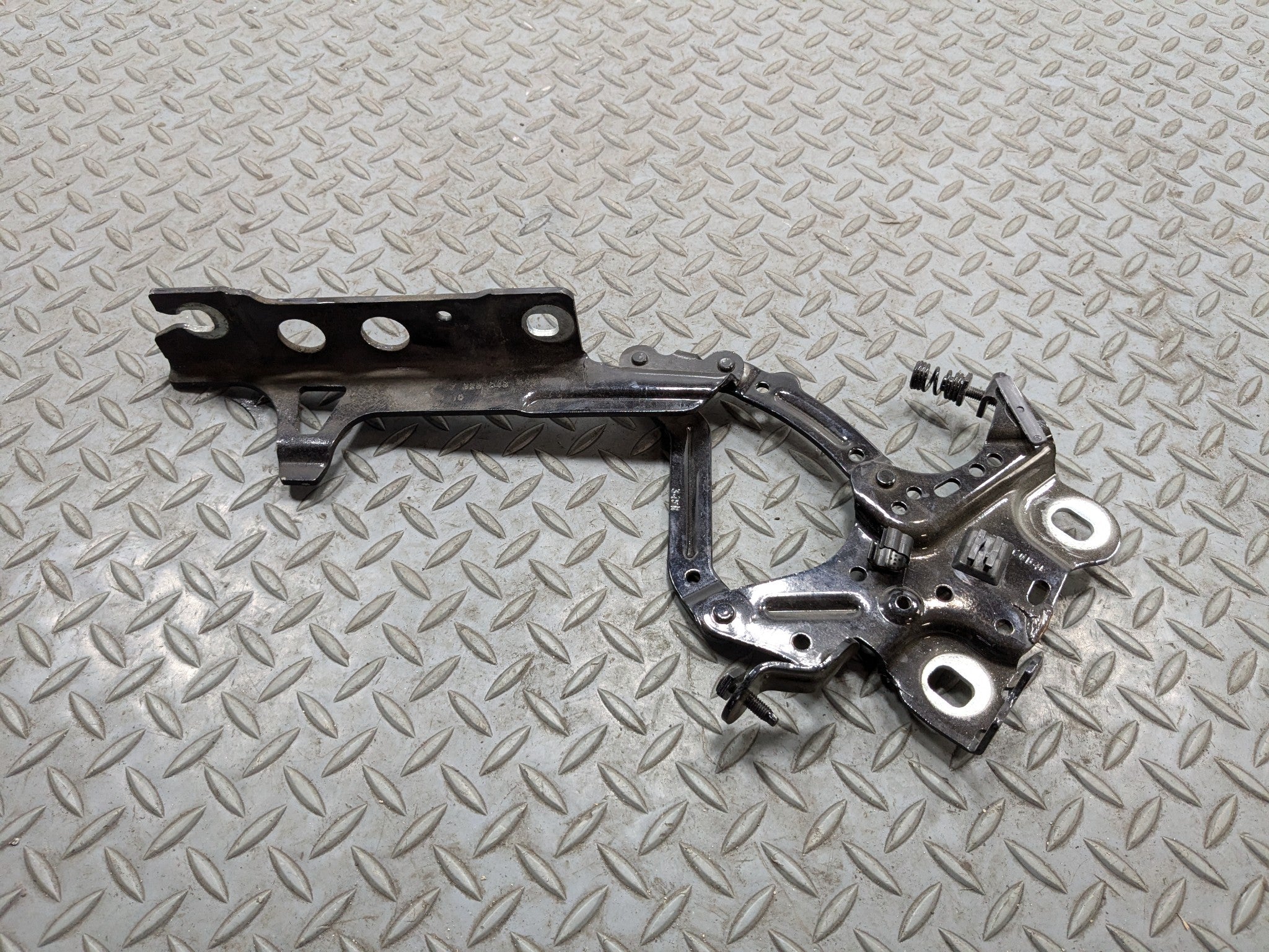 2013 - 2017 MINI COOPER OEM HOOD BONNET HINGE FRONT RIGHT PASSENGER SIDE