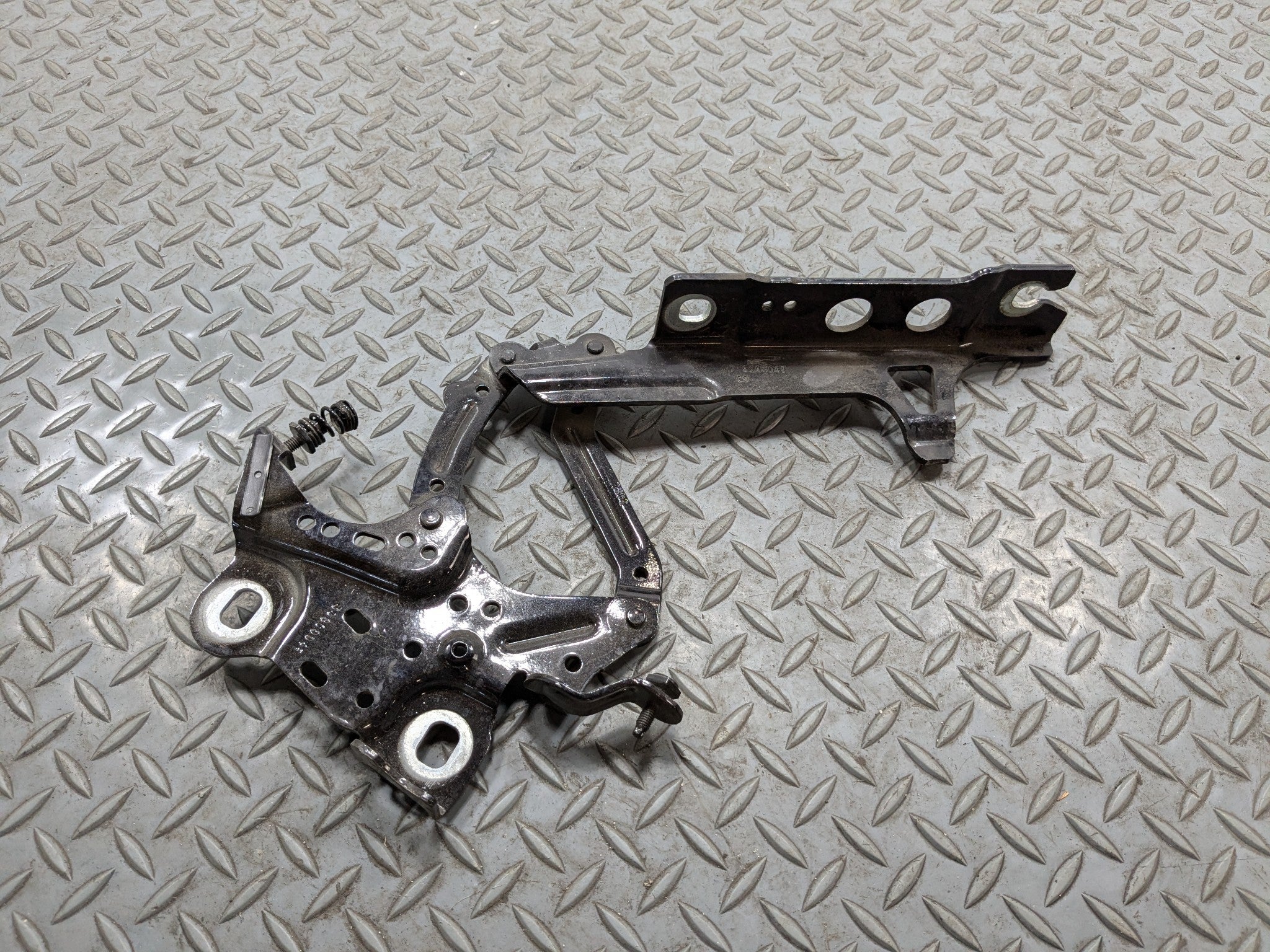2013 - 2017 MINI COOPER OEM HOOD BONNET HINGE FRONT LEFT DRIVER SIDE