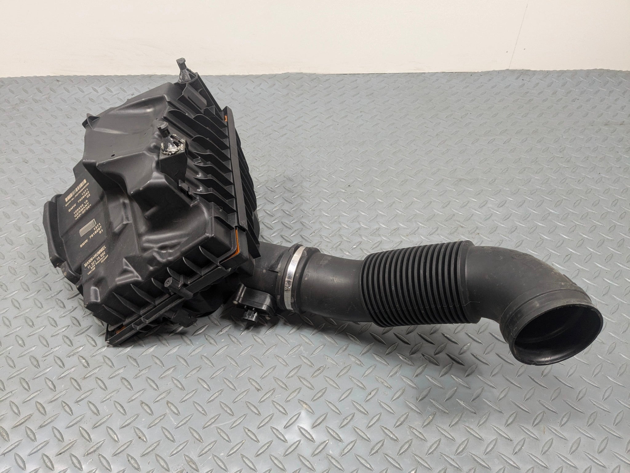 2013 - 2017 MINI COOPER OEM 1.5L ENGINE AIR CLEANER INTAKE HOUSING FILTER BOX