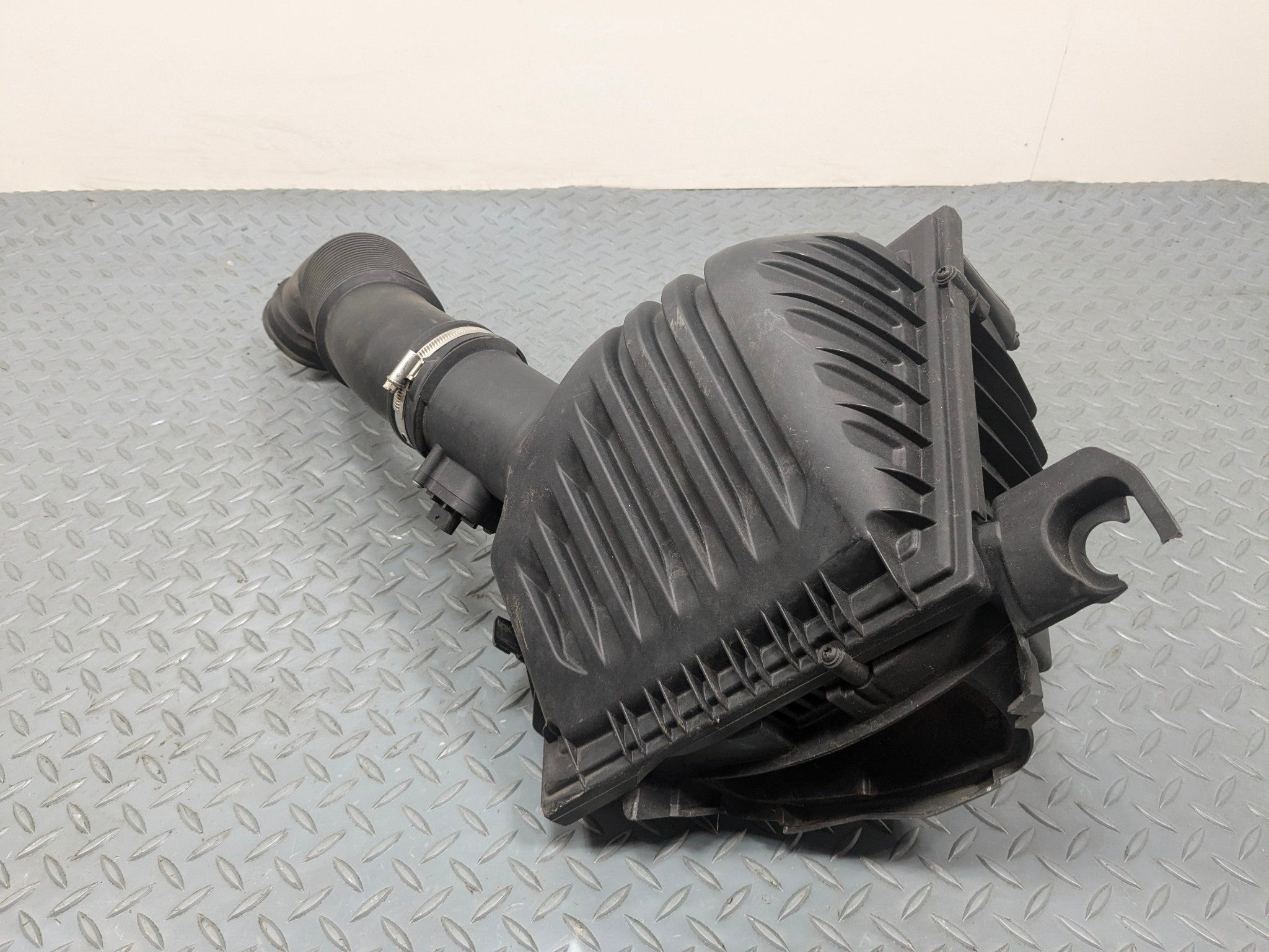 2013 - 2017 MINI COOPER OEM 1.5L ENGINE AIR CLEANER INTAKE HOUSING FILTER BOX