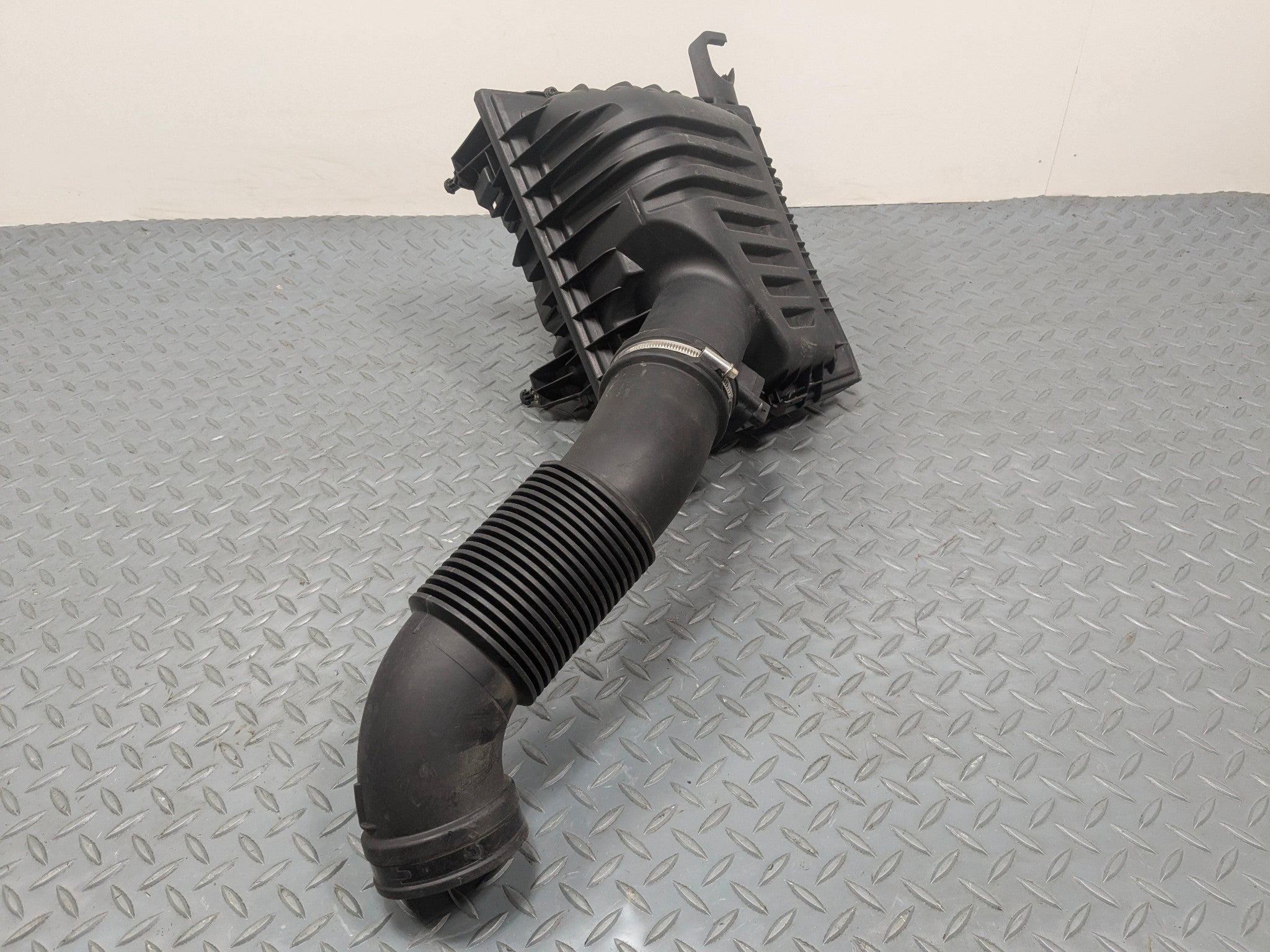 2013 - 2017 MINI COOPER OEM 1.5L ENGINE AIR CLEANER INTAKE HOUSING FILTER BOX