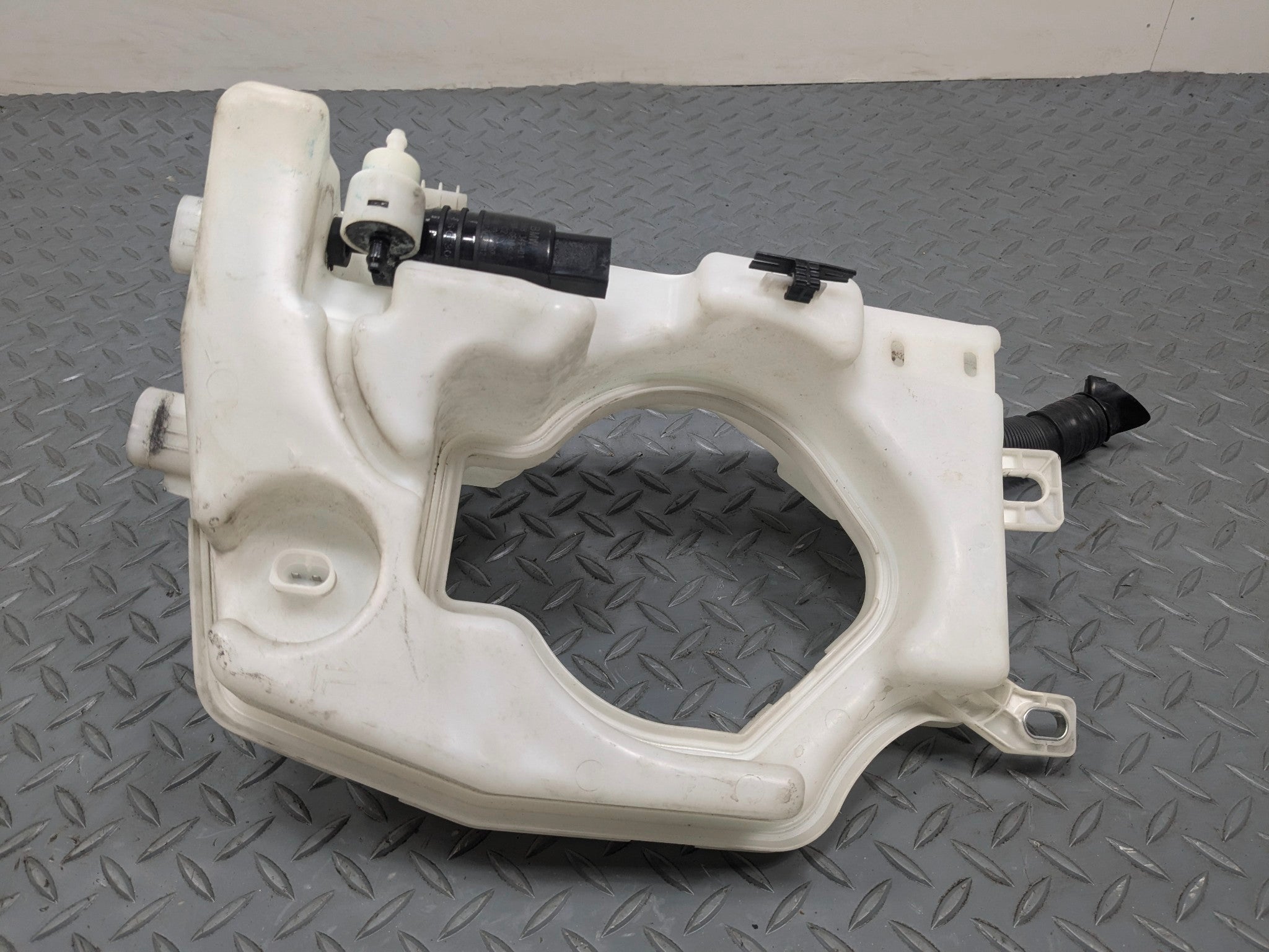 2013 - 2017 MINI COOPER OEM WINDSHIELD WASHER BOTTLE FLUID RESERVOIR TANK