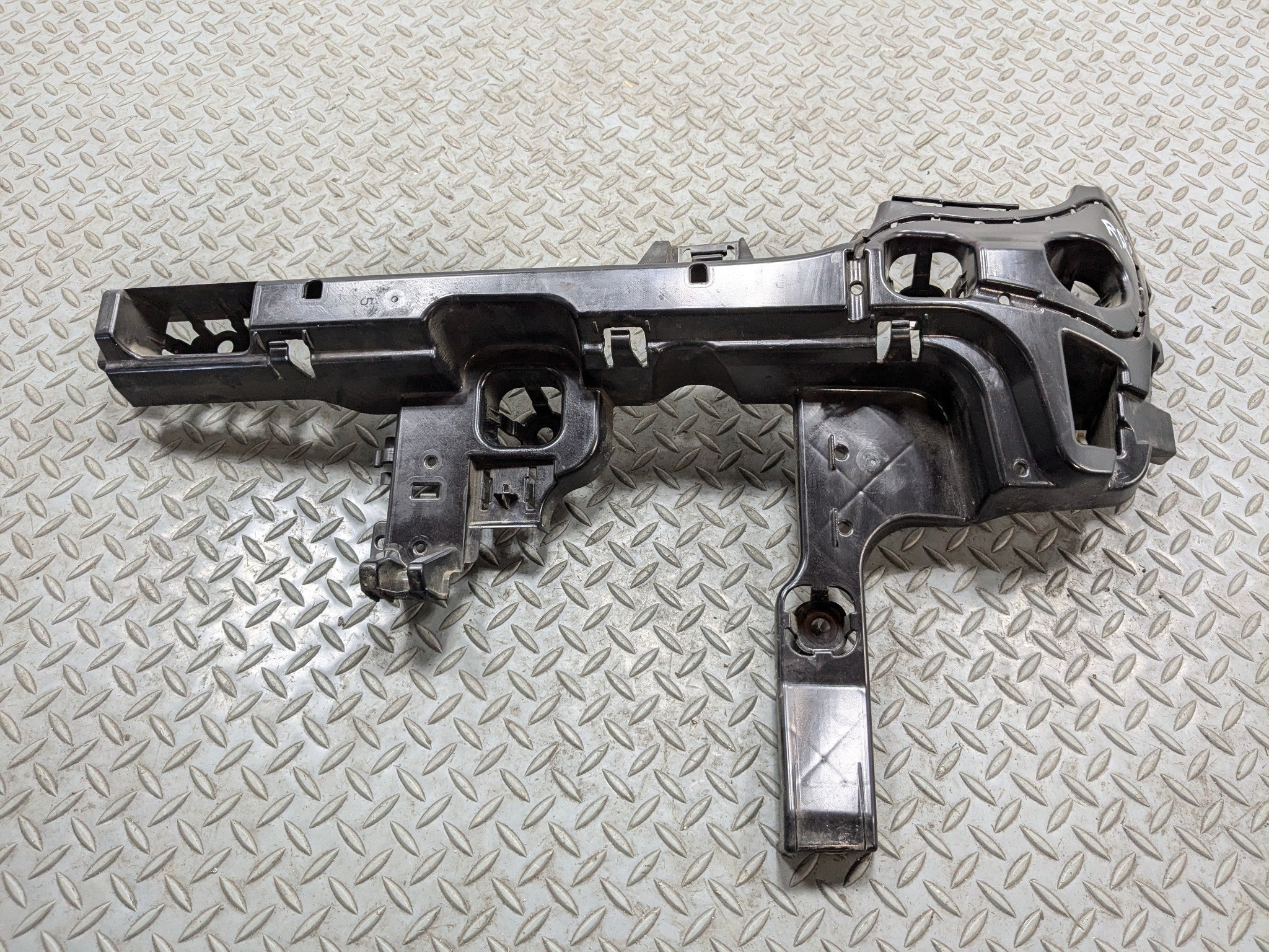 2013 - 2017 MINI COOPER OEM BUMPER BRACKET GUIDE MOUNT REAR RIGHT PASSENGER SIDE