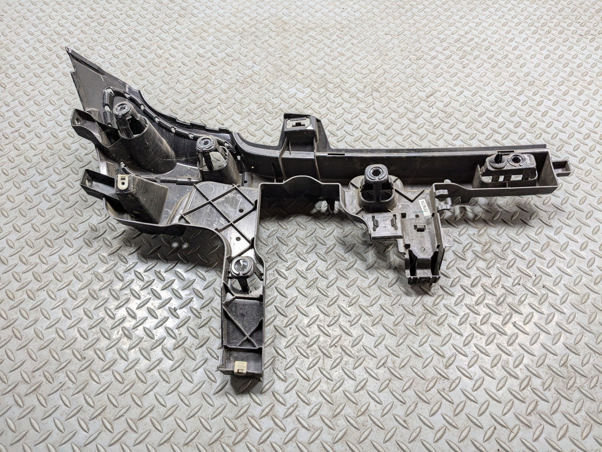 2013 - 2017 MINI COOPER OEM BUMPER BRACKET GUIDE MOUNT REAR RIGHT PASSENGER SIDE