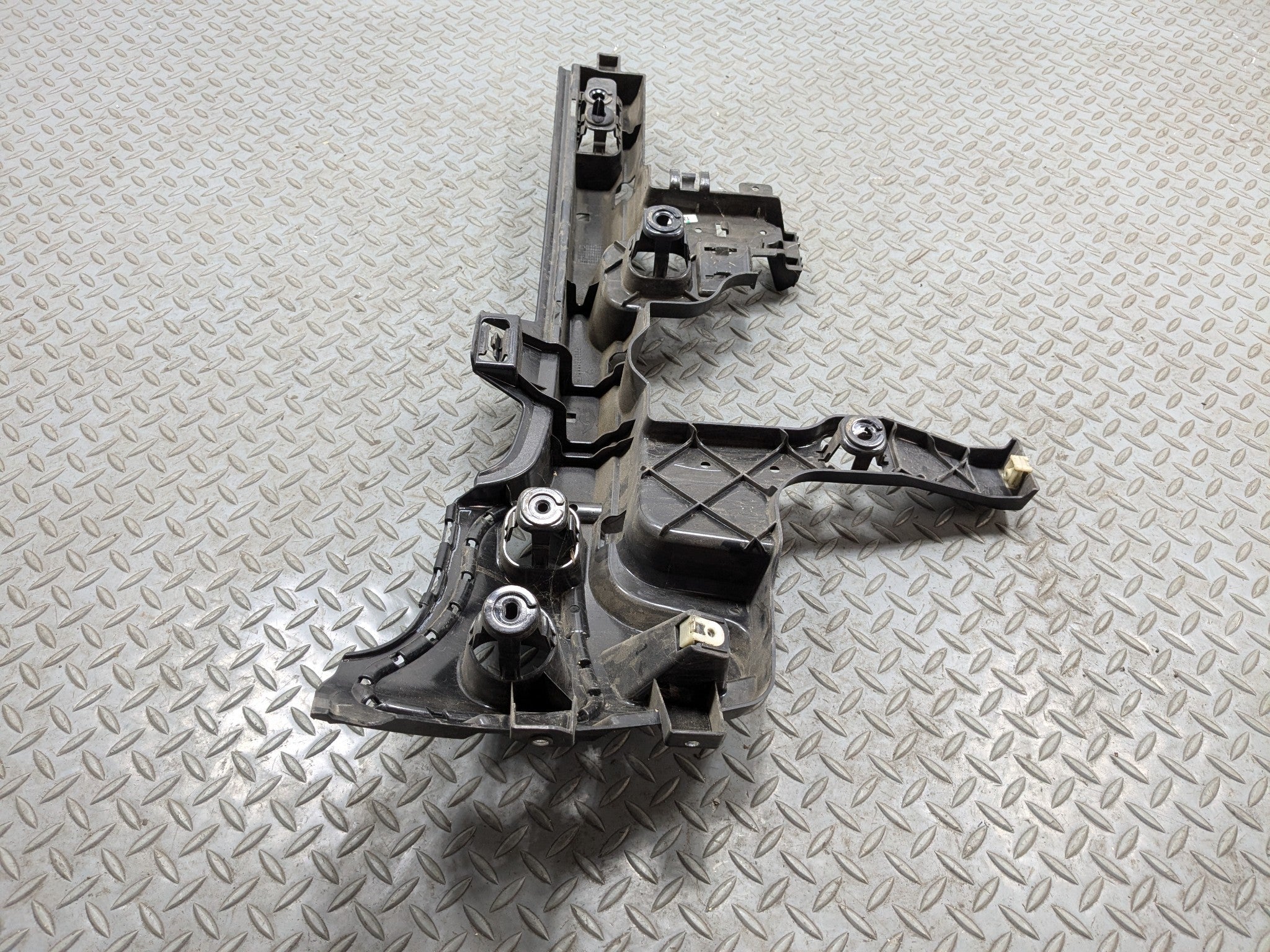 2013 - 2017 MINI COOPER OEM BUMPER BRACKET GUIDE MOUNT REAR RIGHT PASSENGER SIDE