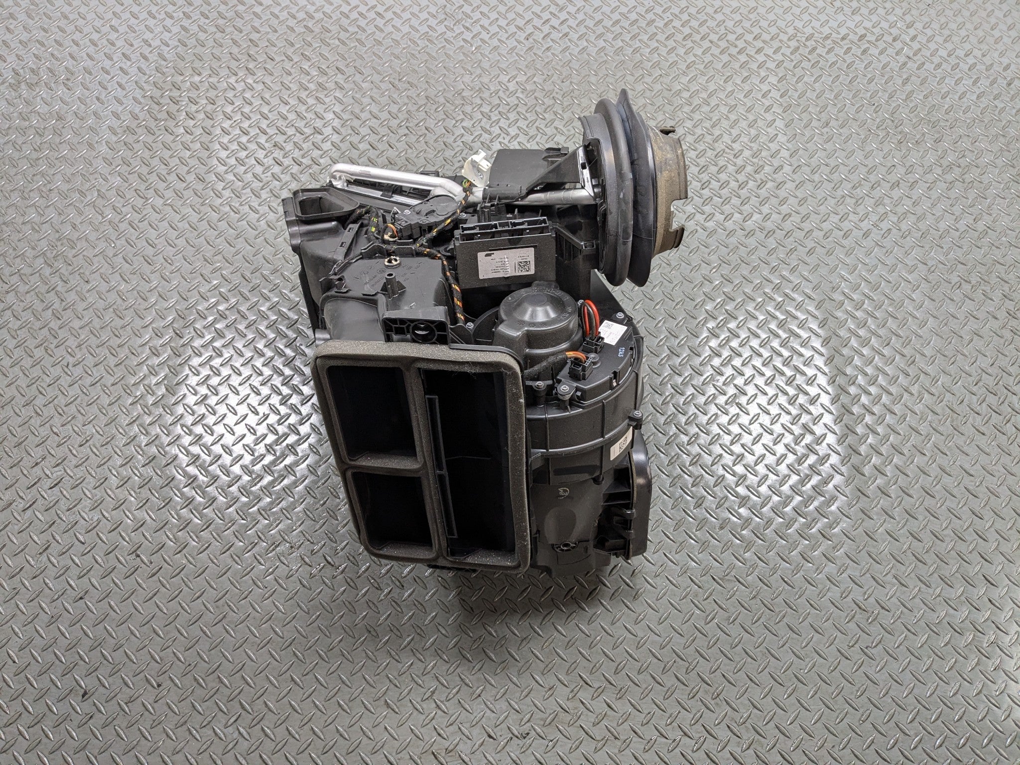 2013 - 2017 MINI COOPER OEM CLIMATE AC HEATER ASSEMBLY BLOWER HOUSING BOX