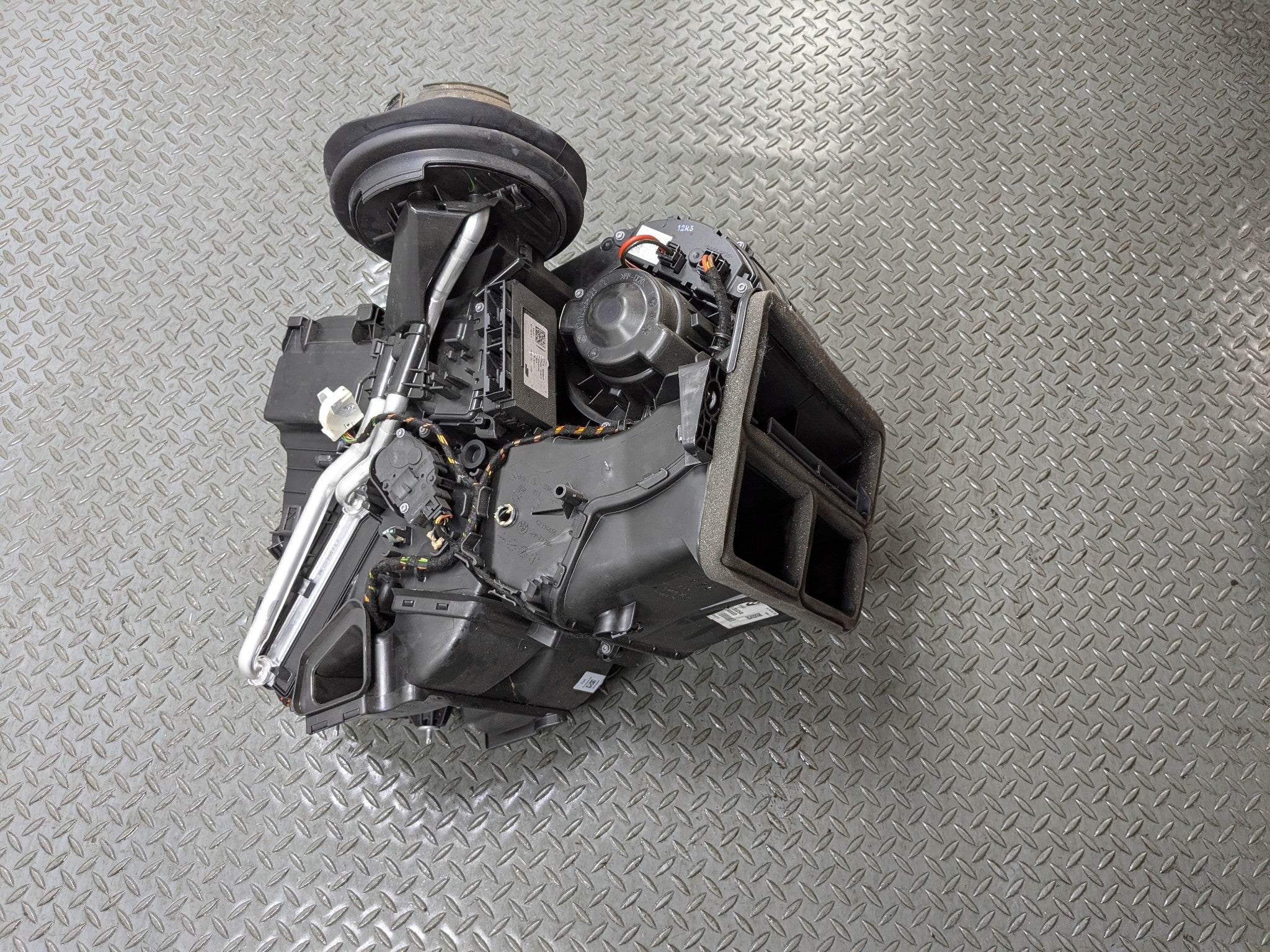2013 - 2017 MINI COOPER OEM CLIMATE AC HEATER ASSEMBLY BLOWER HOUSING BOX