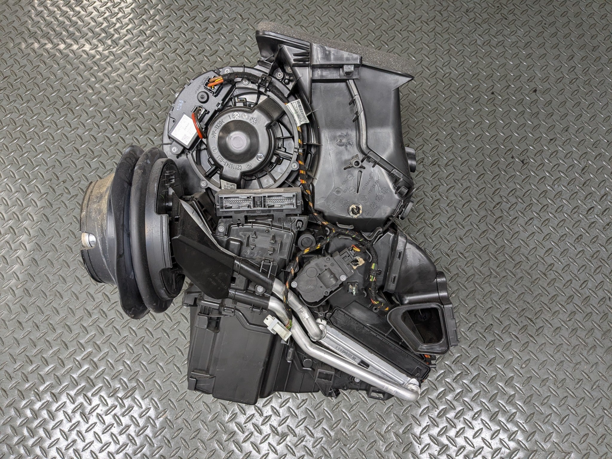 2013 - 2017 MINI COOPER OEM CLIMATE AC HEATER ASSEMBLY BLOWER HOUSING BOX