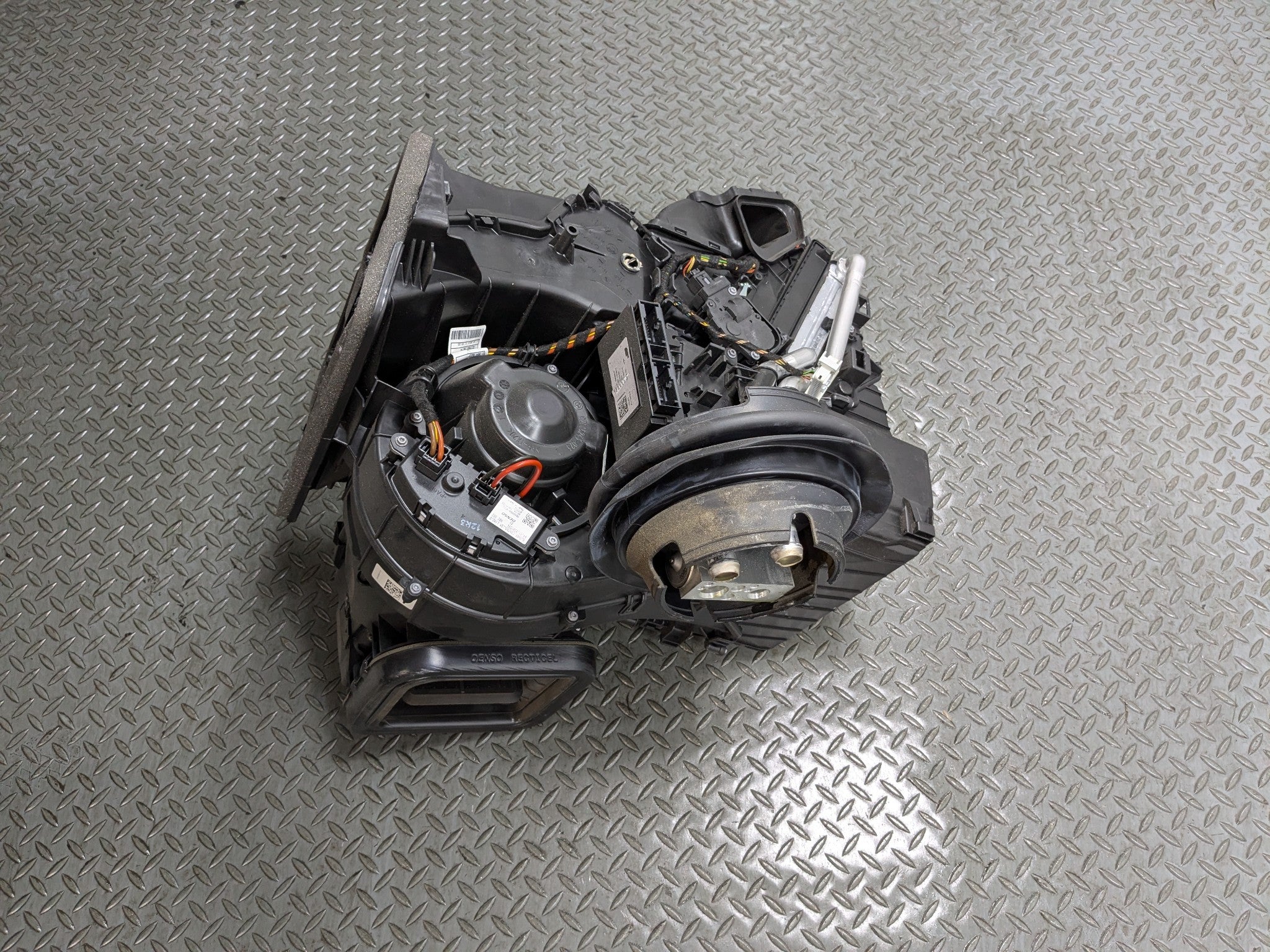 2013 - 2017 MINI COOPER OEM CLIMATE AC HEATER ASSEMBLY BLOWER HOUSING BOX
