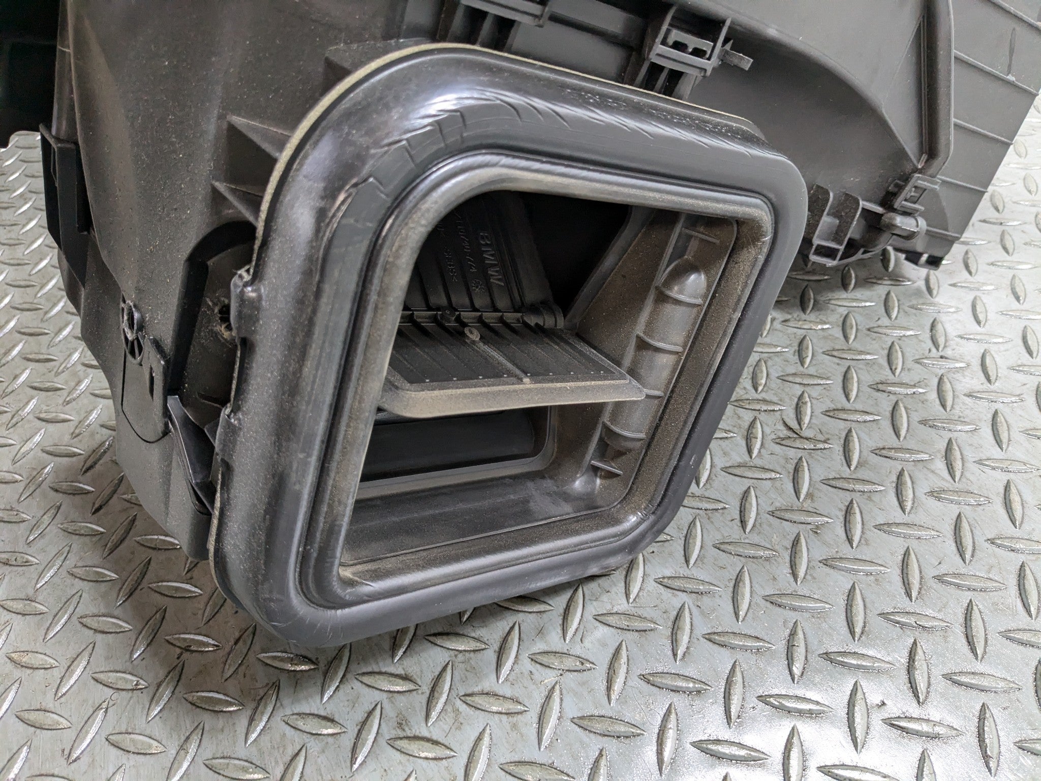 2013 - 2017 MINI COOPER OEM CLIMATE AC HEATER ASSEMBLY BLOWER HOUSING BOX