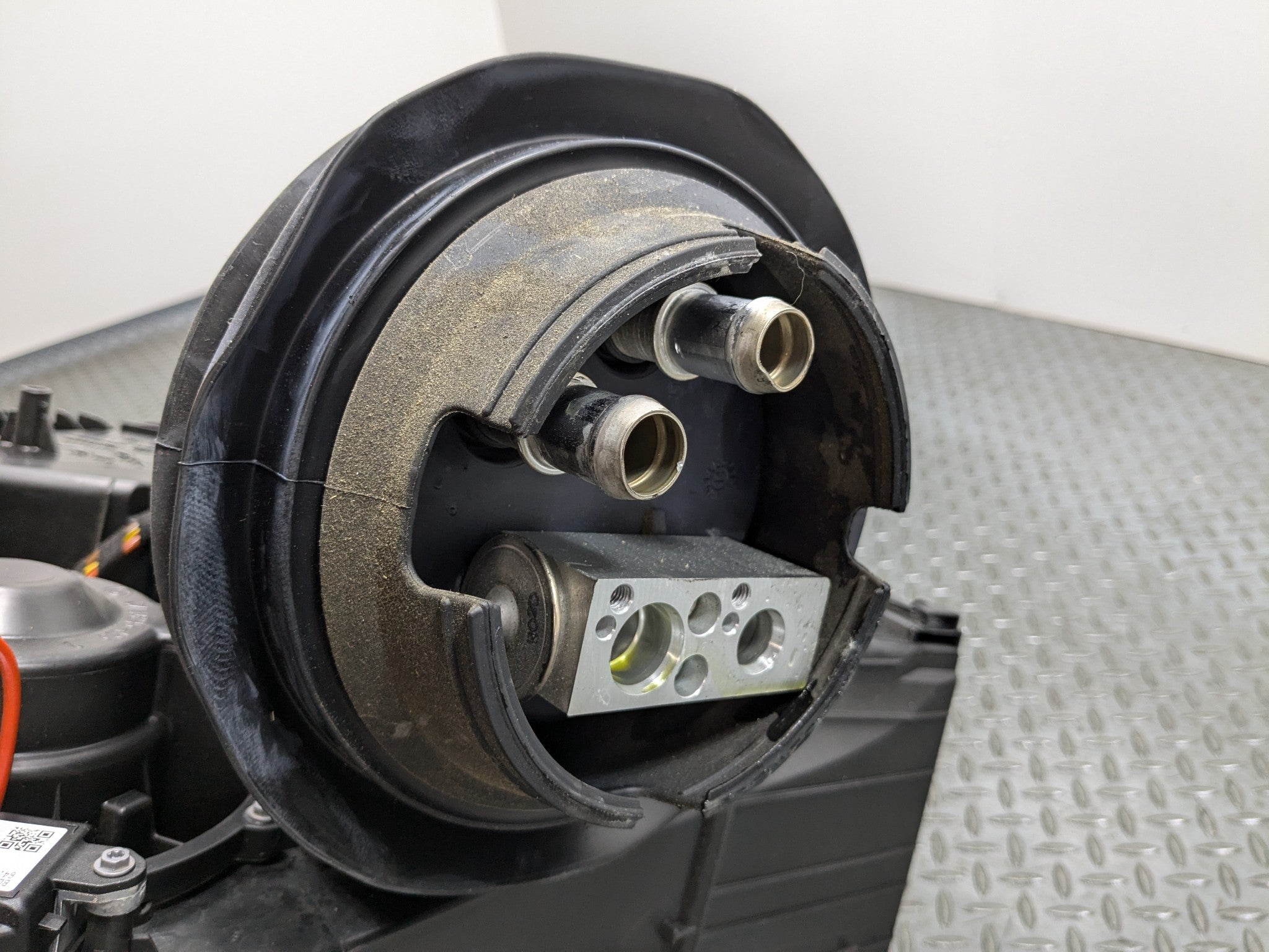 2013 - 2017 MINI COOPER OEM CLIMATE AC HEATER ASSEMBLY BLOWER HOUSING BOX