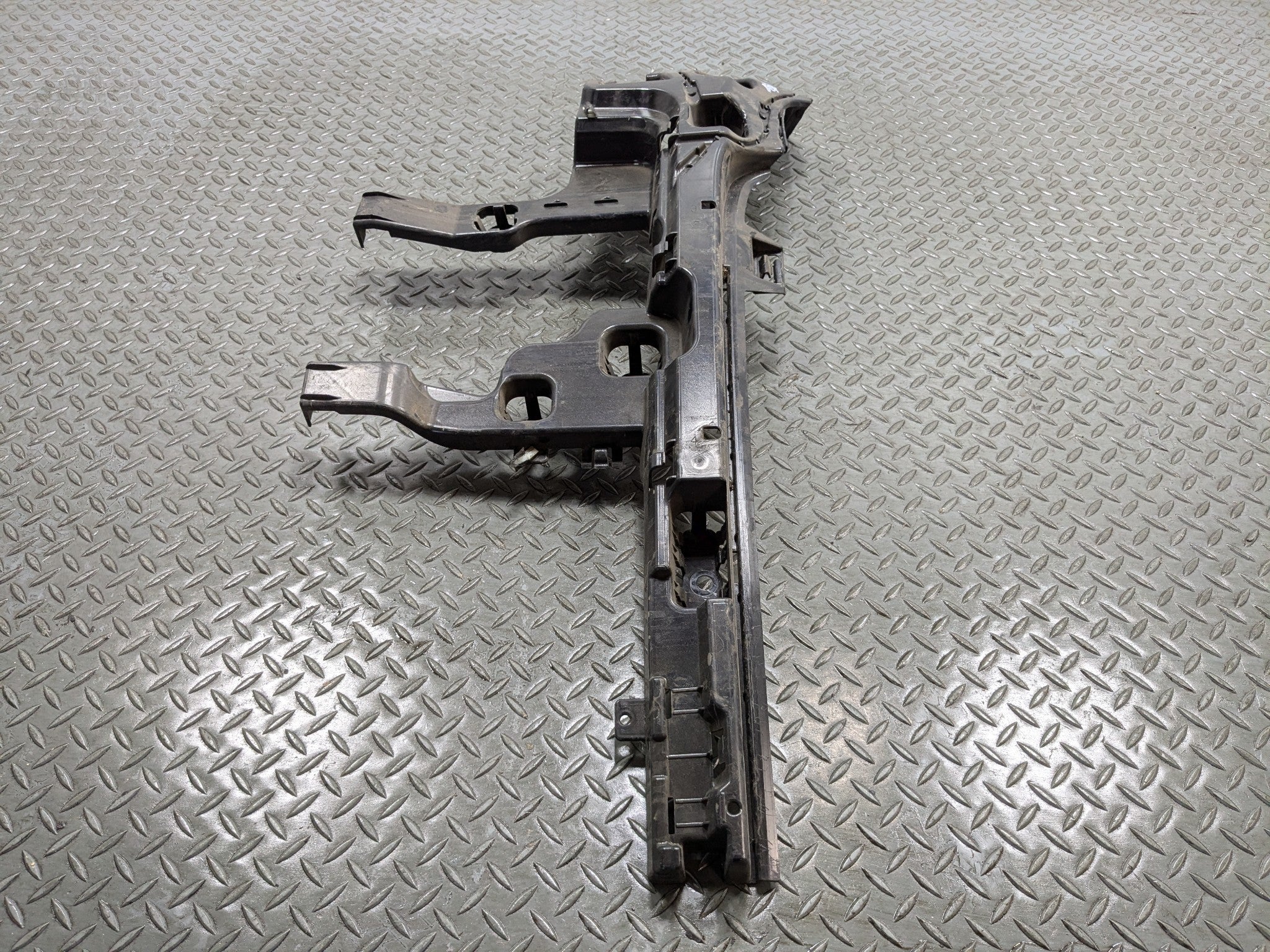 2013 - 2017 MINI COOPER OEM BUMPER BRACKET GUIDE MOUNT REAR LEFT DRIVER SIDE