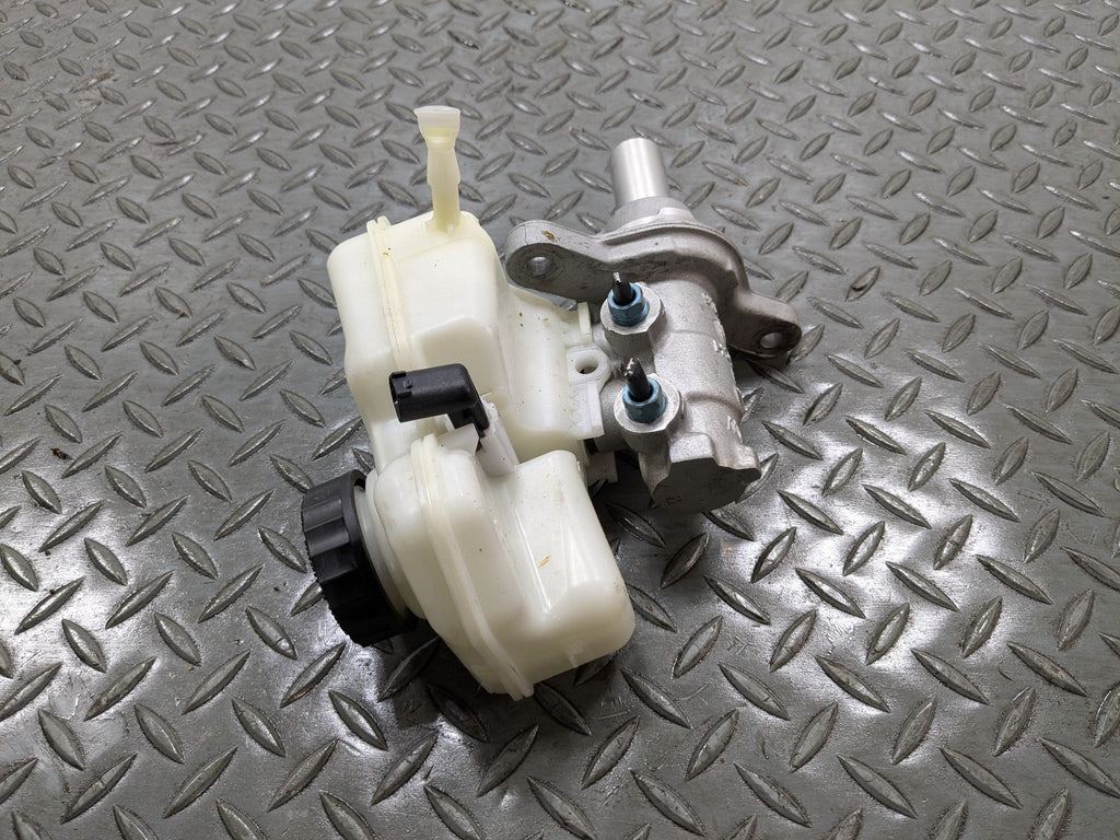 2013 - 2017 MINI COOPER OEM BRAKE MASTER CYLINDER WITH RESERVOIR ASSEMBLY