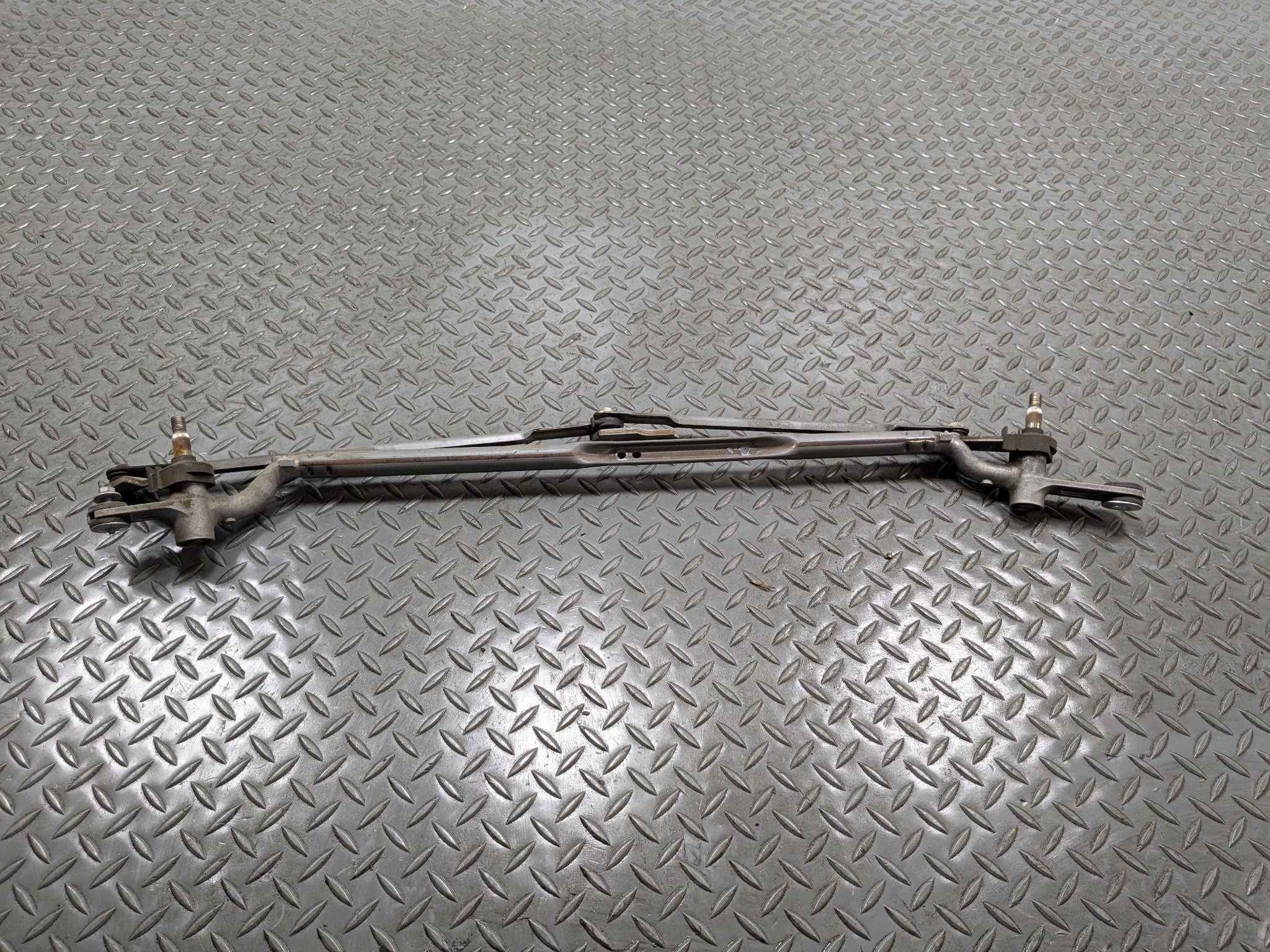 2013 - 2017 MINI COOPER OEM WINDSHIELD WIPER TRANSMISSION LINKAGE WITHOUT MOTOR