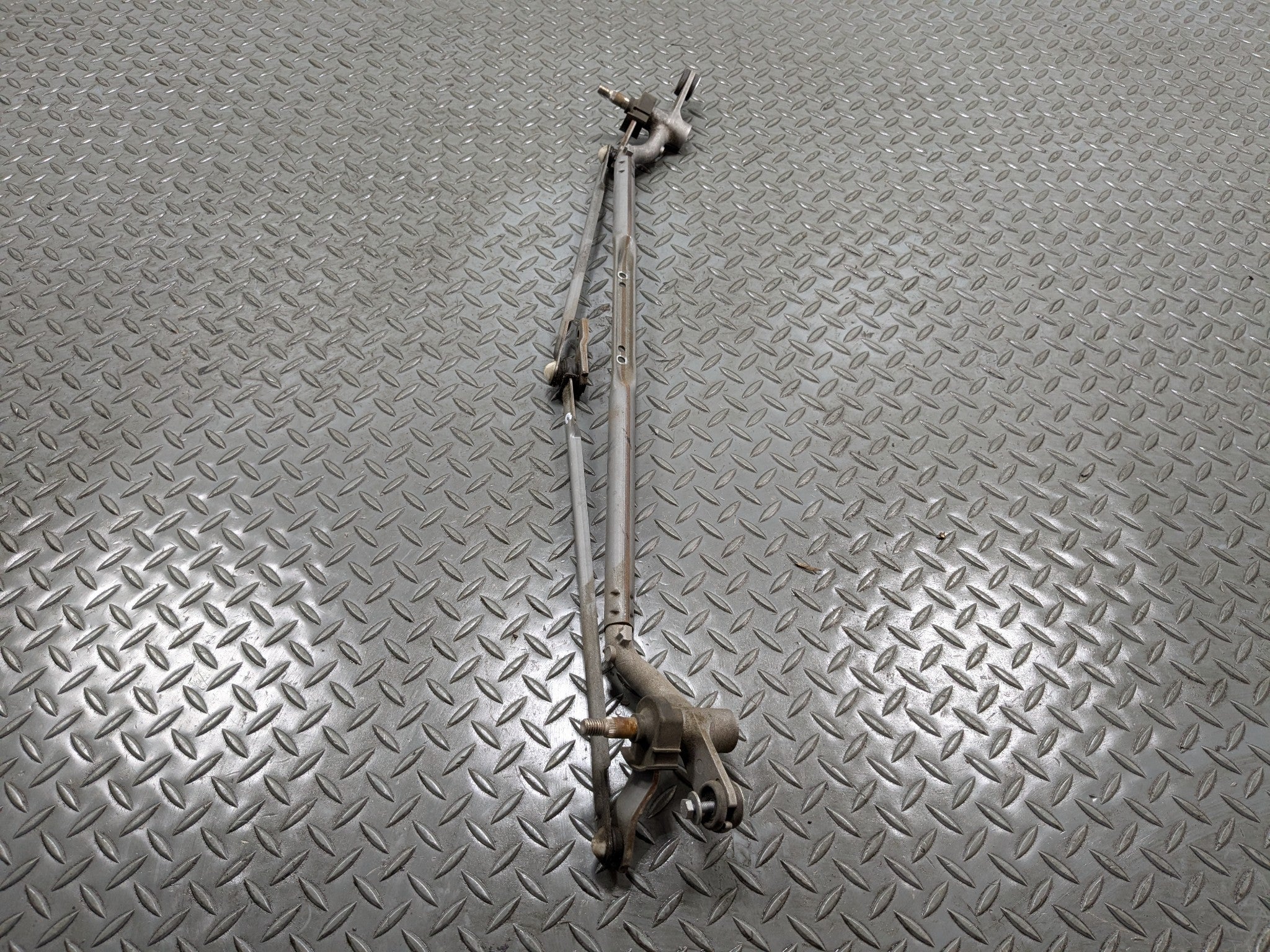 2013 - 2017 MINI COOPER OEM WINDSHIELD WIPER TRANSMISSION LINKAGE WITHOUT MOTOR