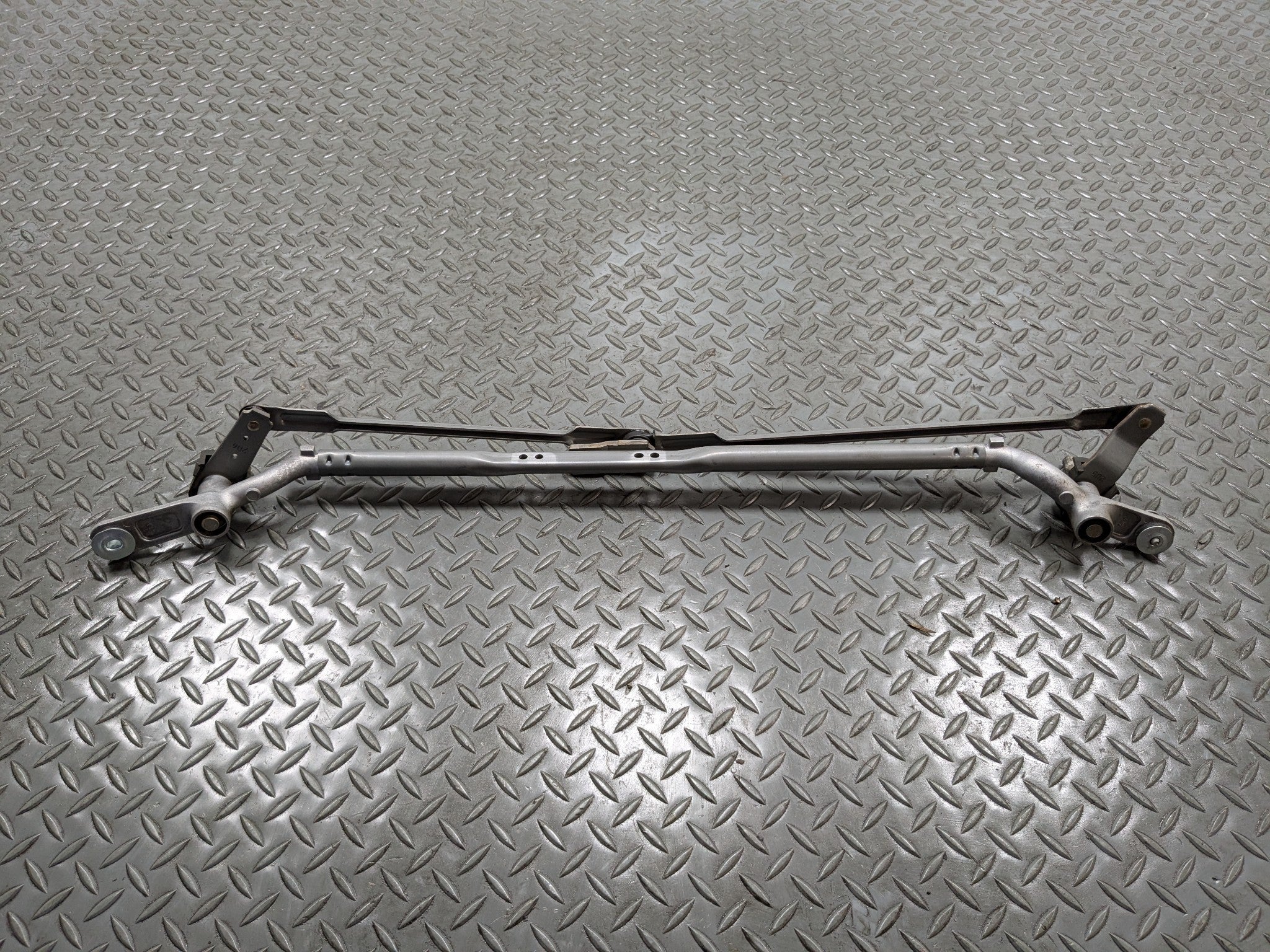 2013 - 2017 MINI COOPER OEM WINDSHIELD WIPER TRANSMISSION LINKAGE WITHOUT MOTOR