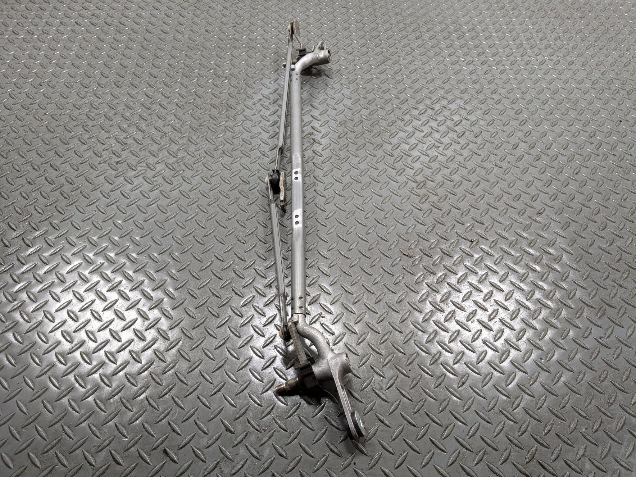 2013 - 2017 MINI COOPER OEM WINDSHIELD WIPER TRANSMISSION LINKAGE WITHOUT MOTOR