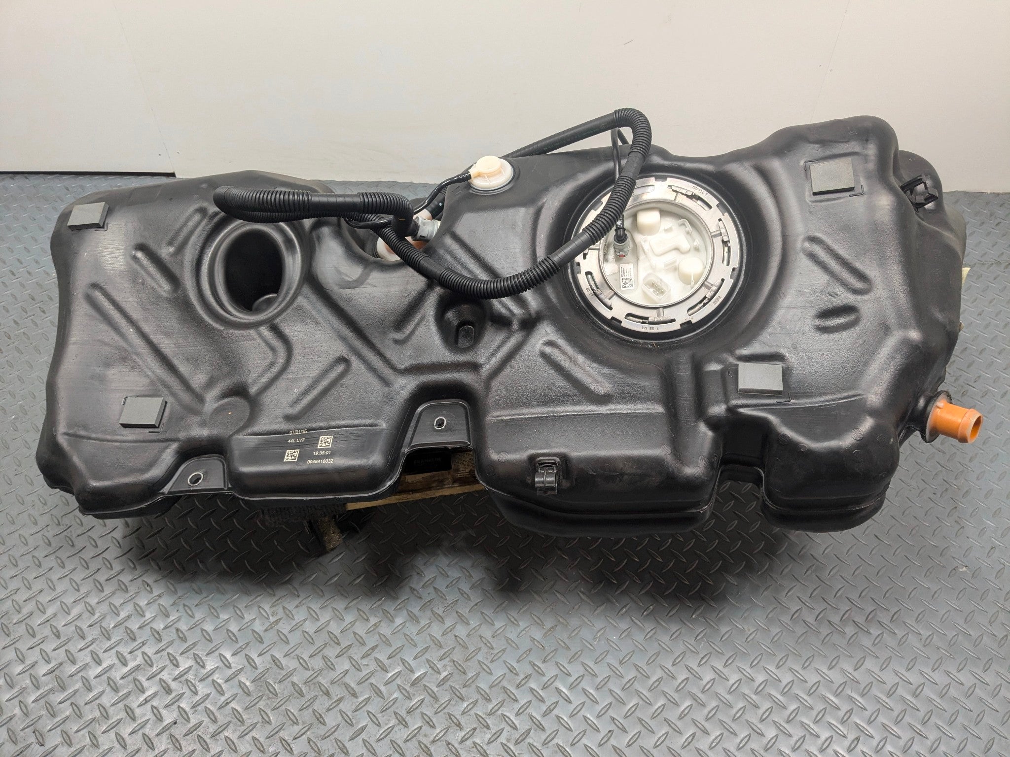 2013 - 2017 MINI COOPER OEM HARDTOP GASOLINE FUEL TANK RESERVIOR ASSEMBLY