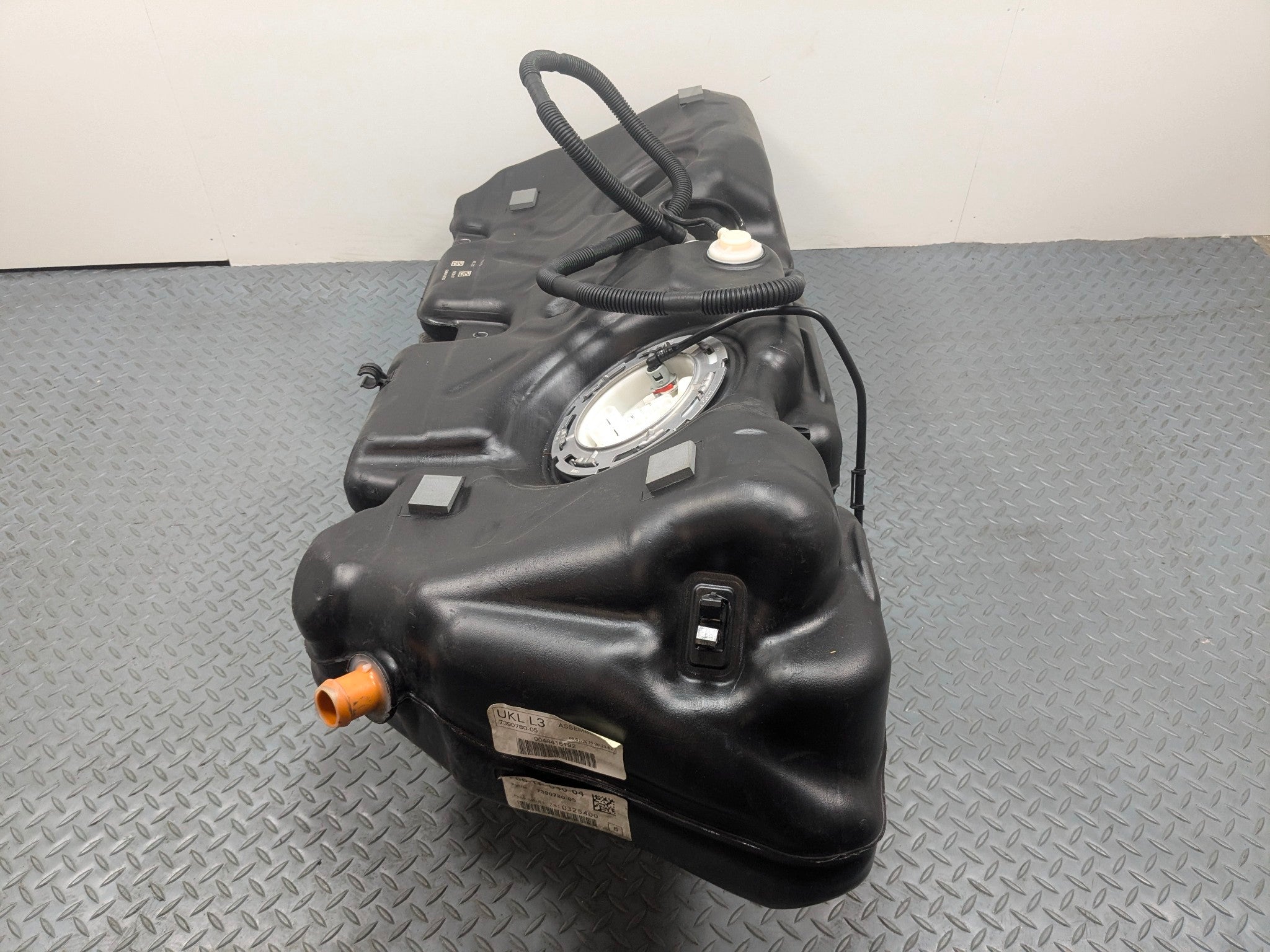 2013 - 2017 MINI COOPER OEM HARDTOP GASOLINE FUEL TANK RESERVIOR ASSEMBLY