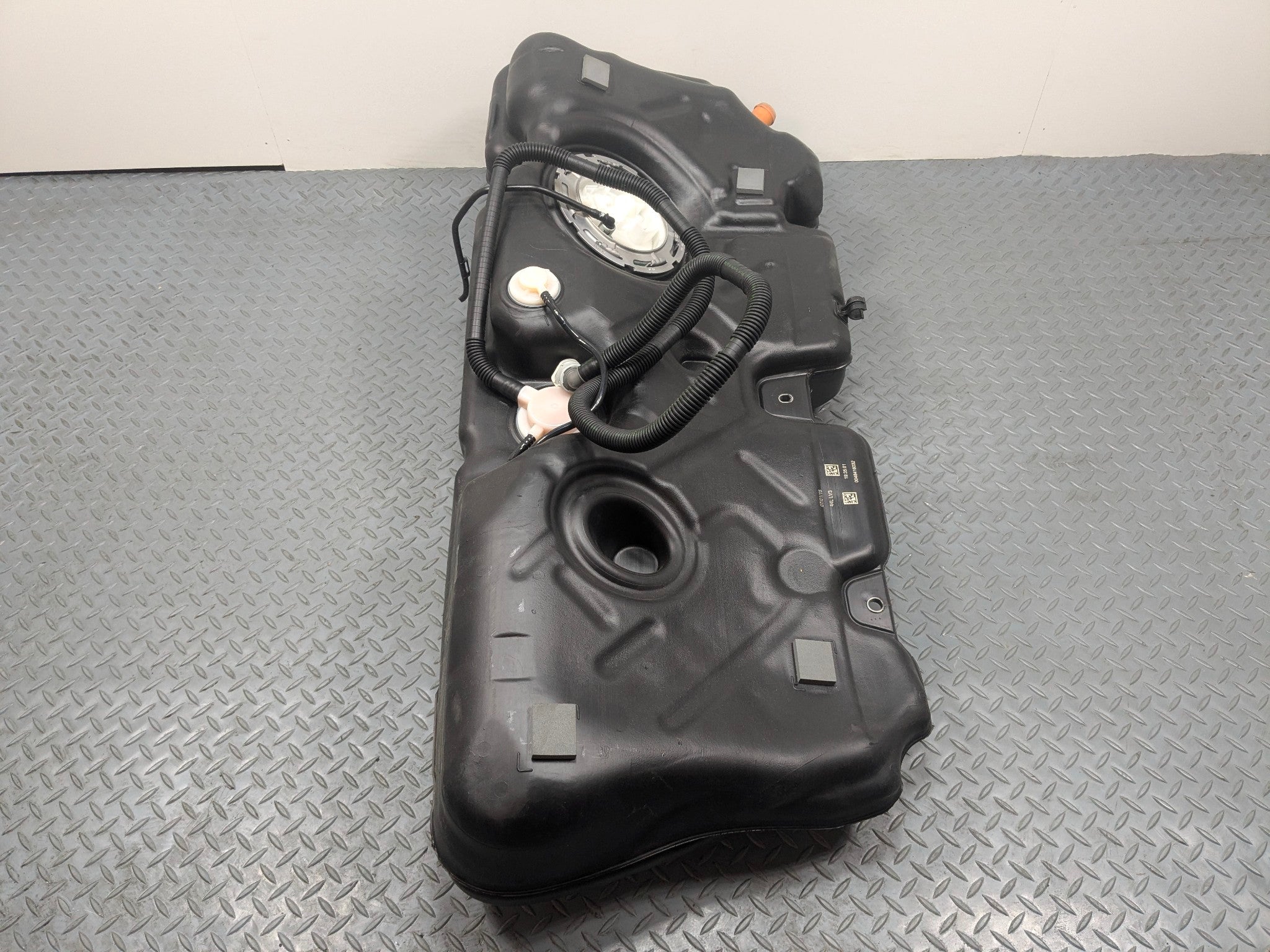 2013 - 2017 MINI COOPER OEM HARDTOP GASOLINE FUEL TANK RESERVIOR ASSEMBLY