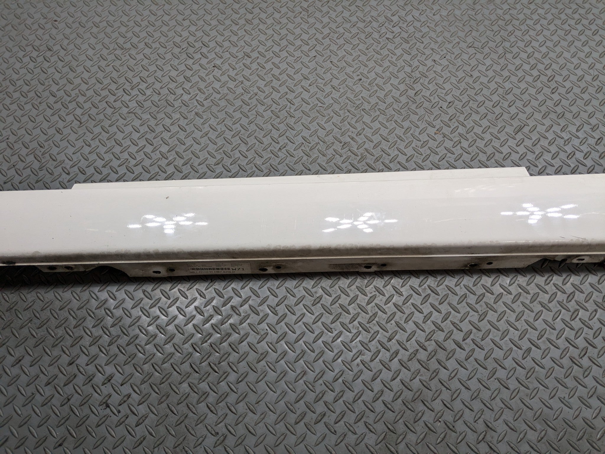 2014 - 2016 BMW 228I OEM ROCKER MOLDING SKIRT COVER PANEL ALPINE WHITE LEFT SIDE