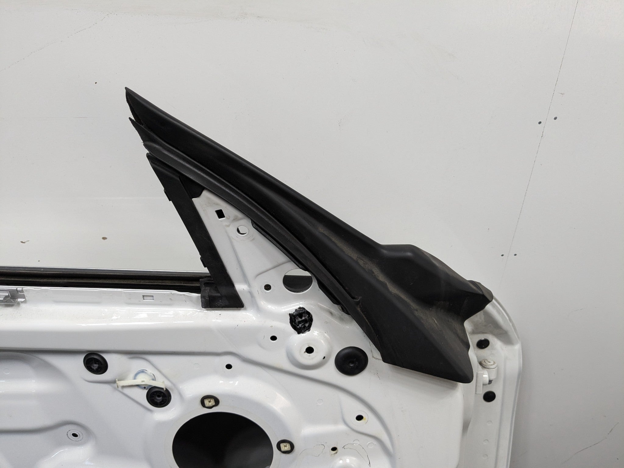 2014 - 2016 BMW 228I OEM DOOR SHELL PANEL ALPINE WHITE FRONT LEFT DRIVER SIDE