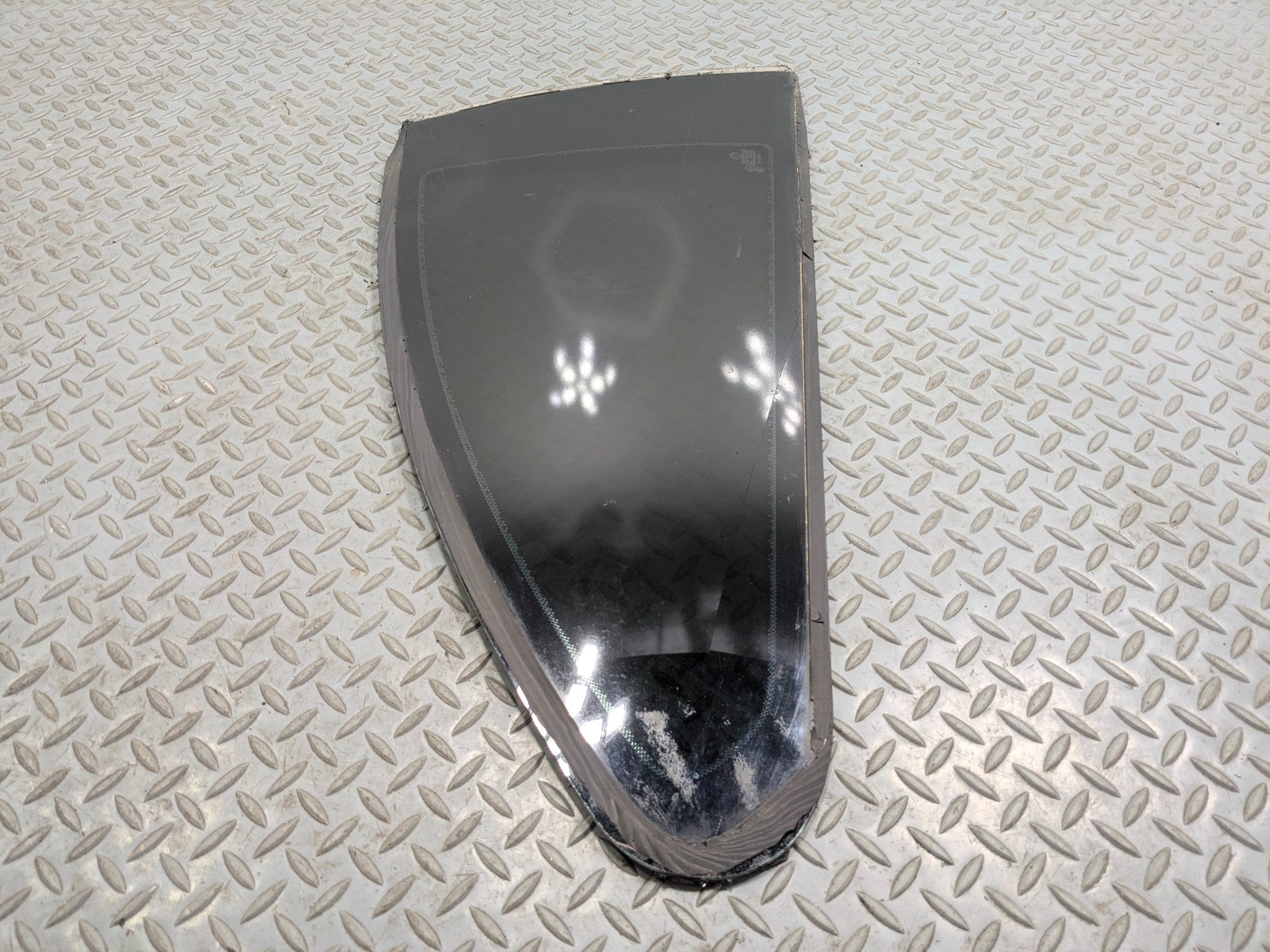 2014 - 2016 BMW 228I OEM QUARTER WINDOW GLASS WITH PRIVACY TINT REAR RIGHT SIDE