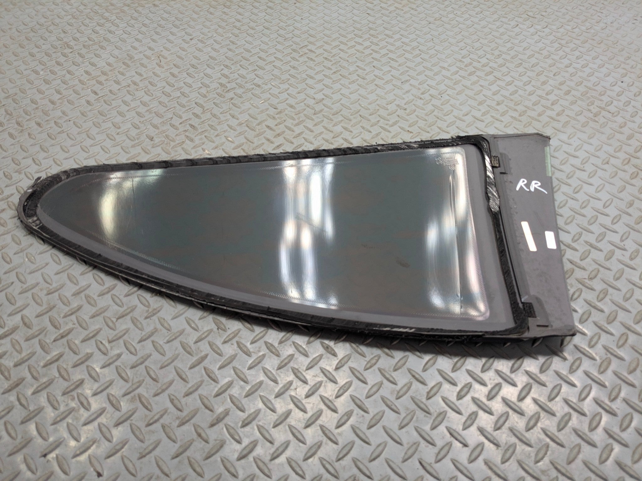 2014 - 2016 BMW 228I OEM QUARTER WINDOW GLASS WITH PRIVACY TINT REAR RIGHT SIDE