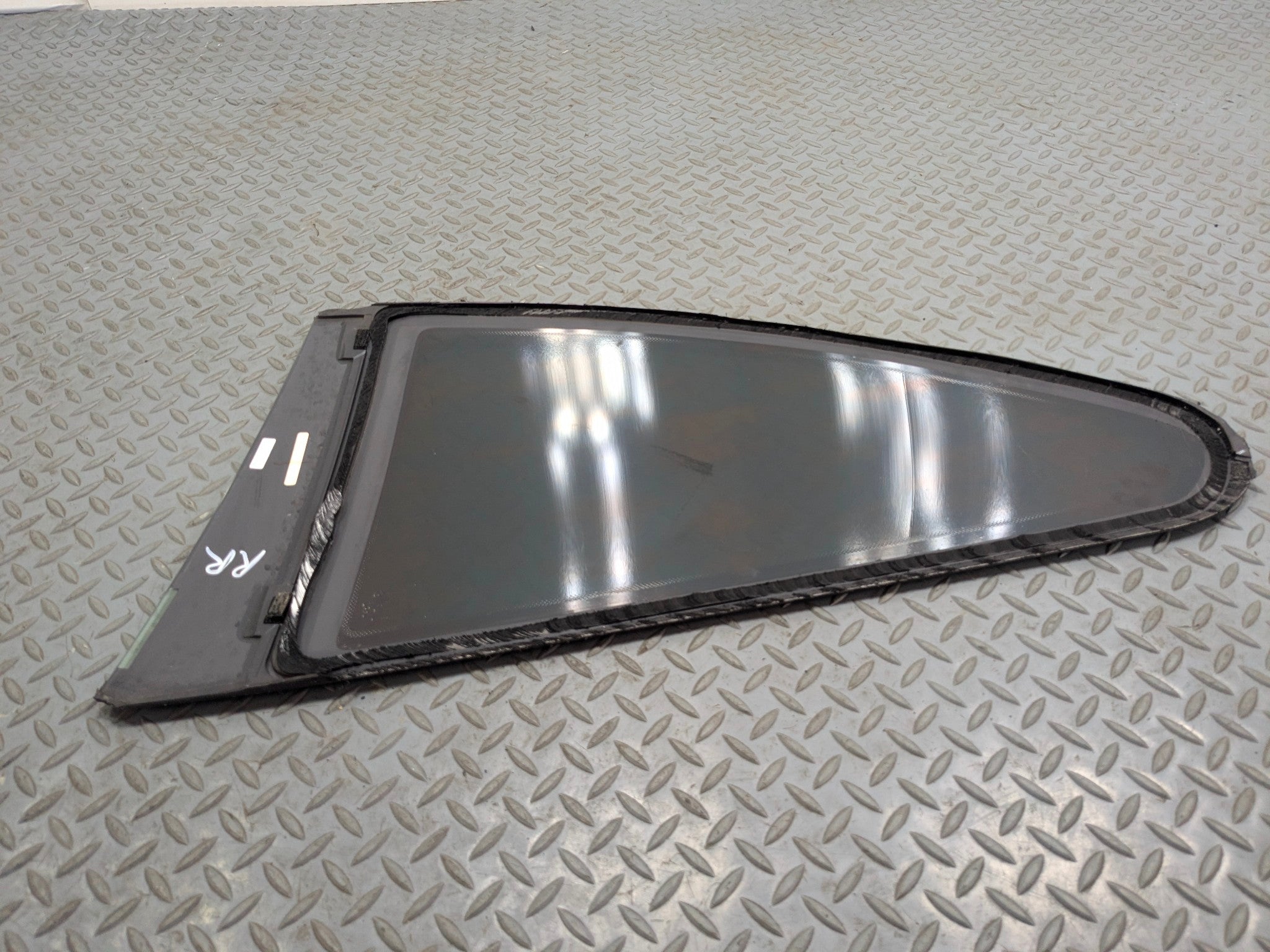 2014 - 2016 BMW 228I OEM QUARTER WINDOW GLASS WITH PRIVACY TINT REAR RIGHT SIDE