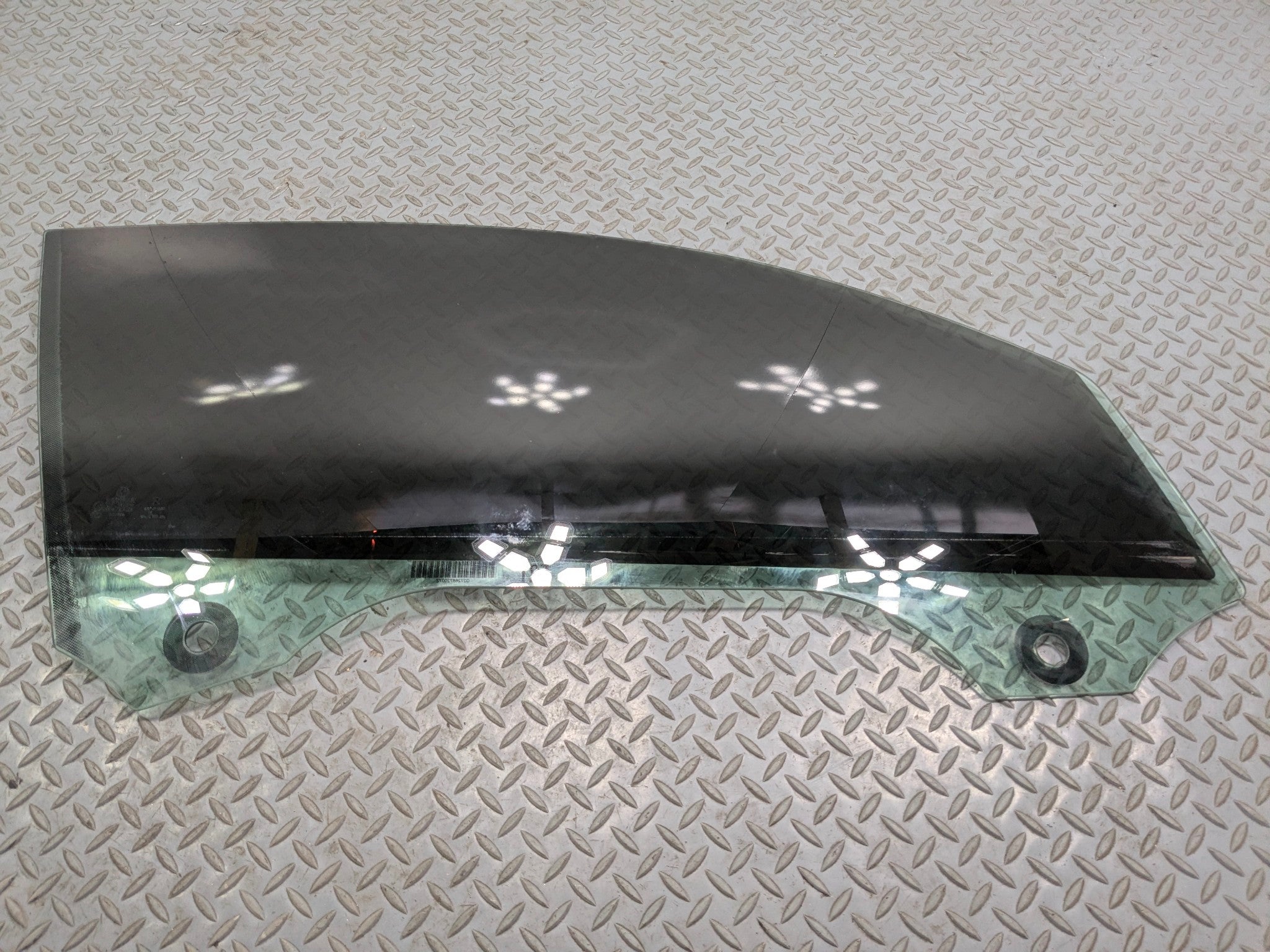 2014 - 2016 BMW 228I OEM DOOR WINDOW GLASS WITH PRIVACY TINT FRONT RIGHT SIDE