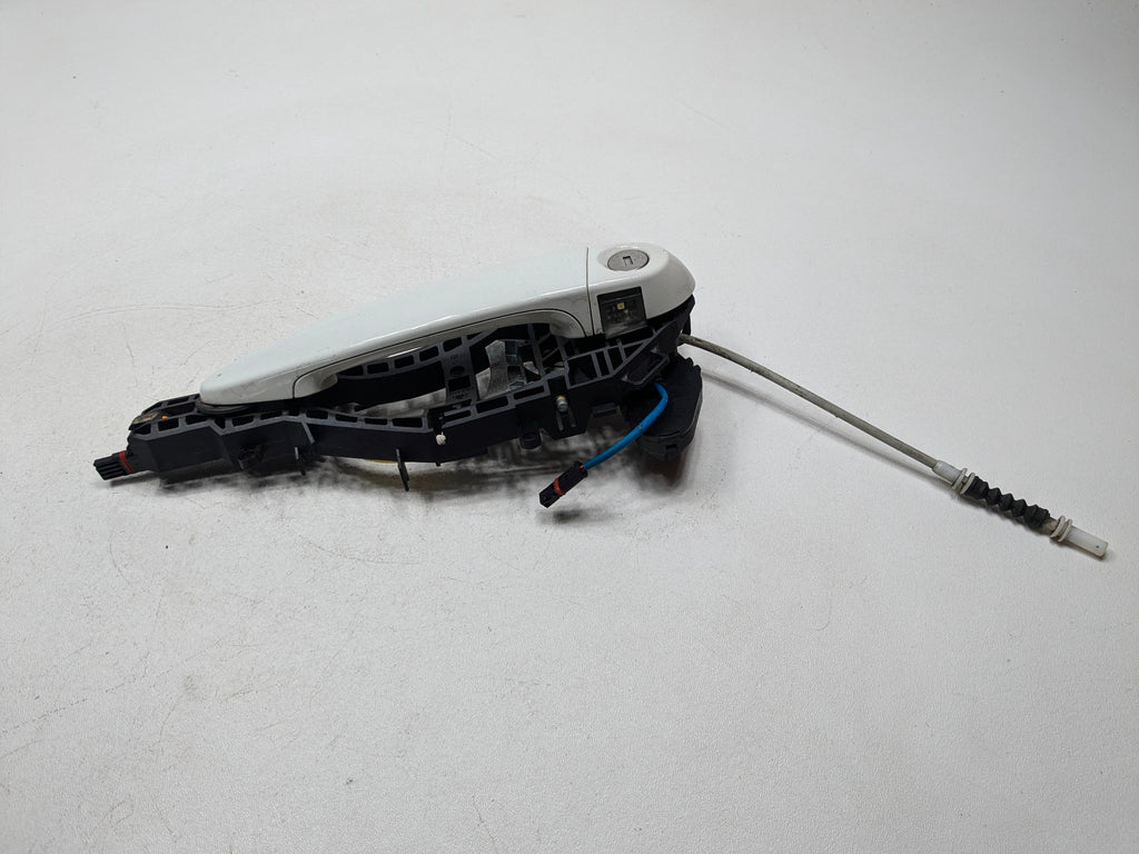 2014 - 2016 BMW 228I OEM EXTERIOR DOOR GRAB HANDLE CARRIER WHITE FRONT LEFT