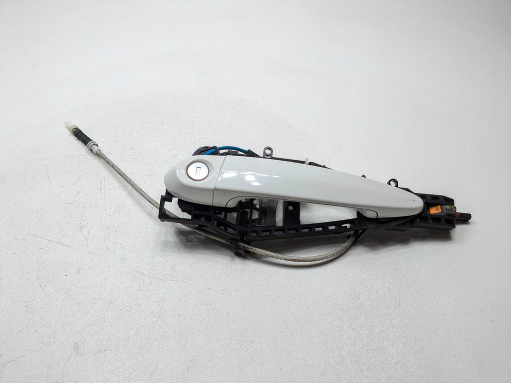 2014 - 2016 BMW 228I OEM EXTERIOR DOOR GRAB HANDLE CARRIER WHITE FRONT LEFT