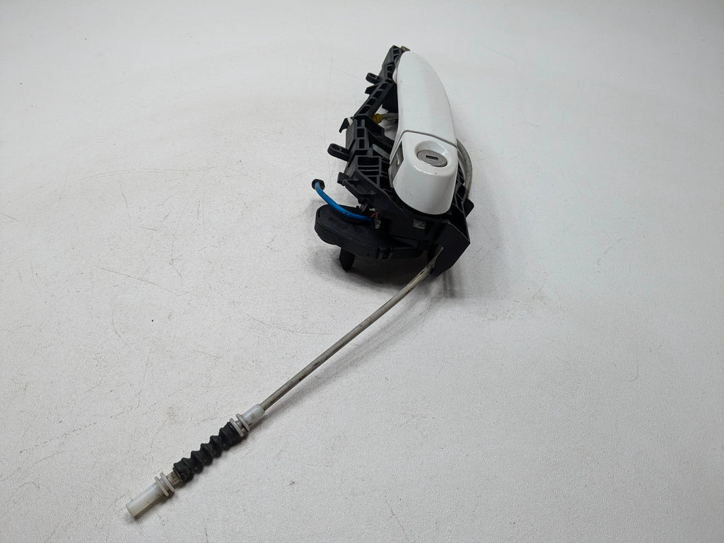 2014 - 2016 BMW 228I OEM EXTERIOR DOOR GRAB HANDLE CARRIER WHITE FRONT LEFT