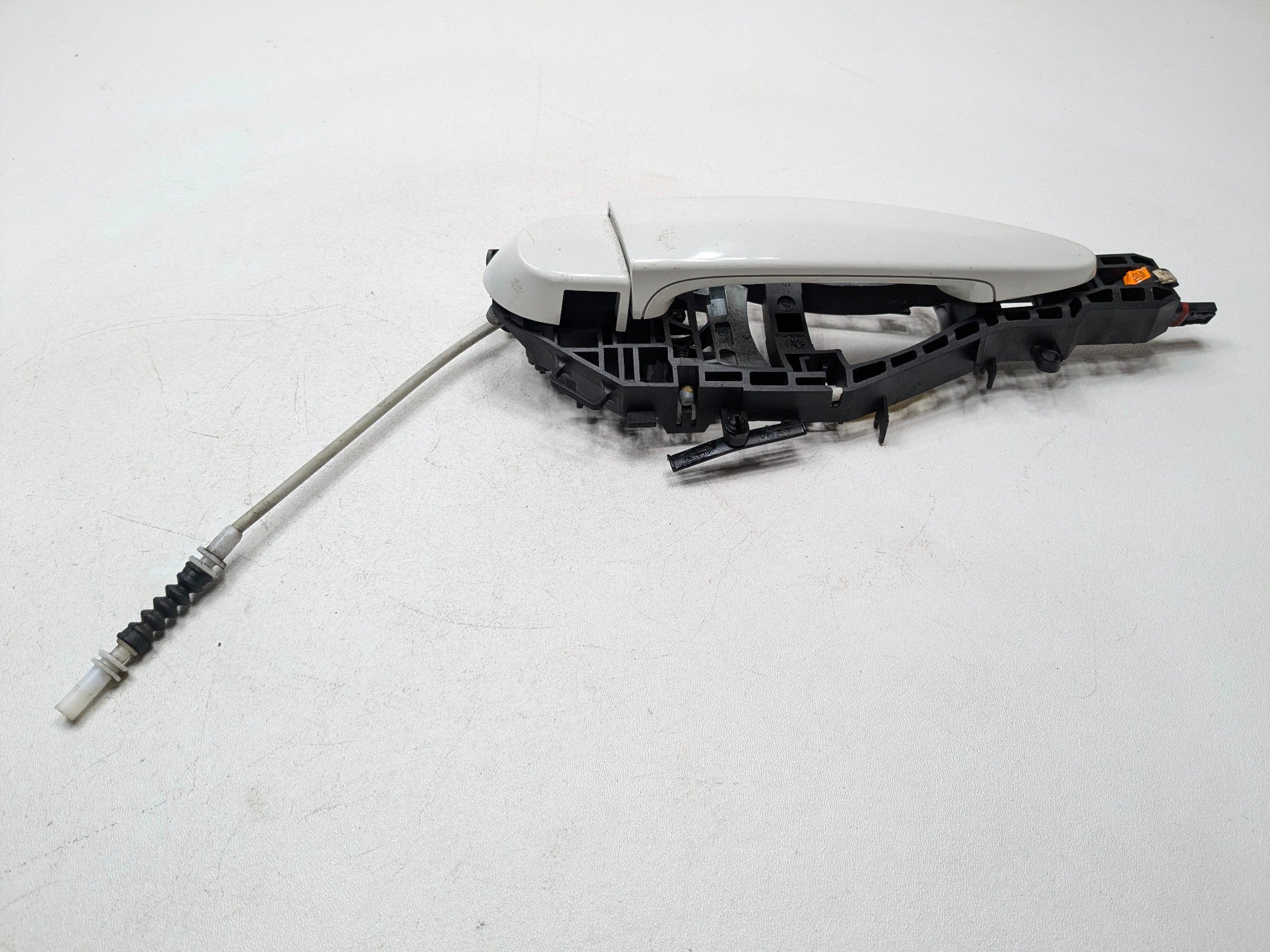 2014 - 2016 BMW 228I OEM EXTERIOR DOOR GRAB HANDLE CARRIER WHITE FRONT RIGHT