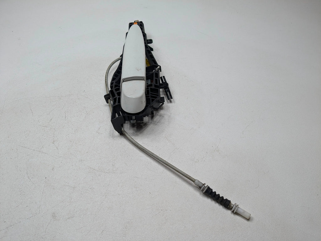 2014 - 2016 BMW 228I OEM EXTERIOR DOOR GRAB HANDLE CARRIER WHITE FRONT RIGHT