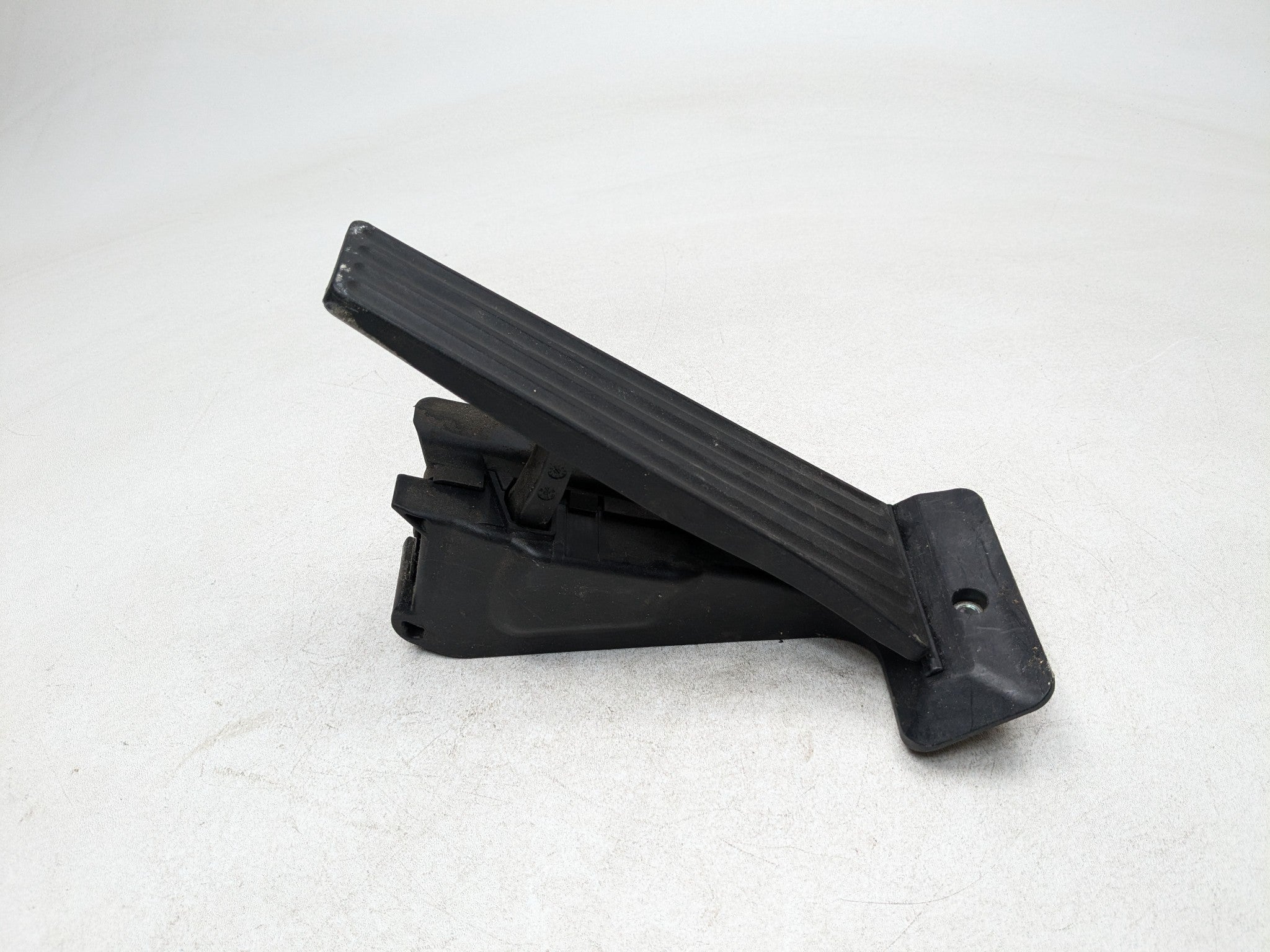 2014 - 2016 BMW 228I OEM GAS THROTTLE ACCELERATOR PEDAL BLACK WITH SENSOR