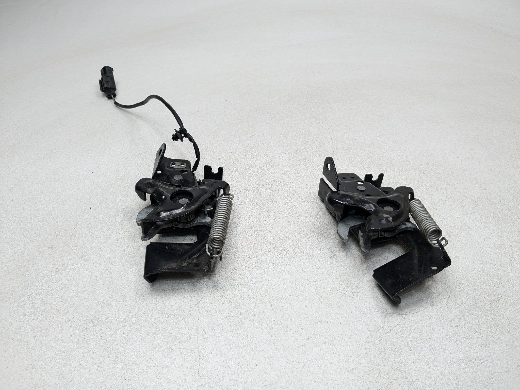 2014 - 2016 BMW 228I OEM HOOD LATCH CATCH LOCK FRONT RIGHT LEFT SET