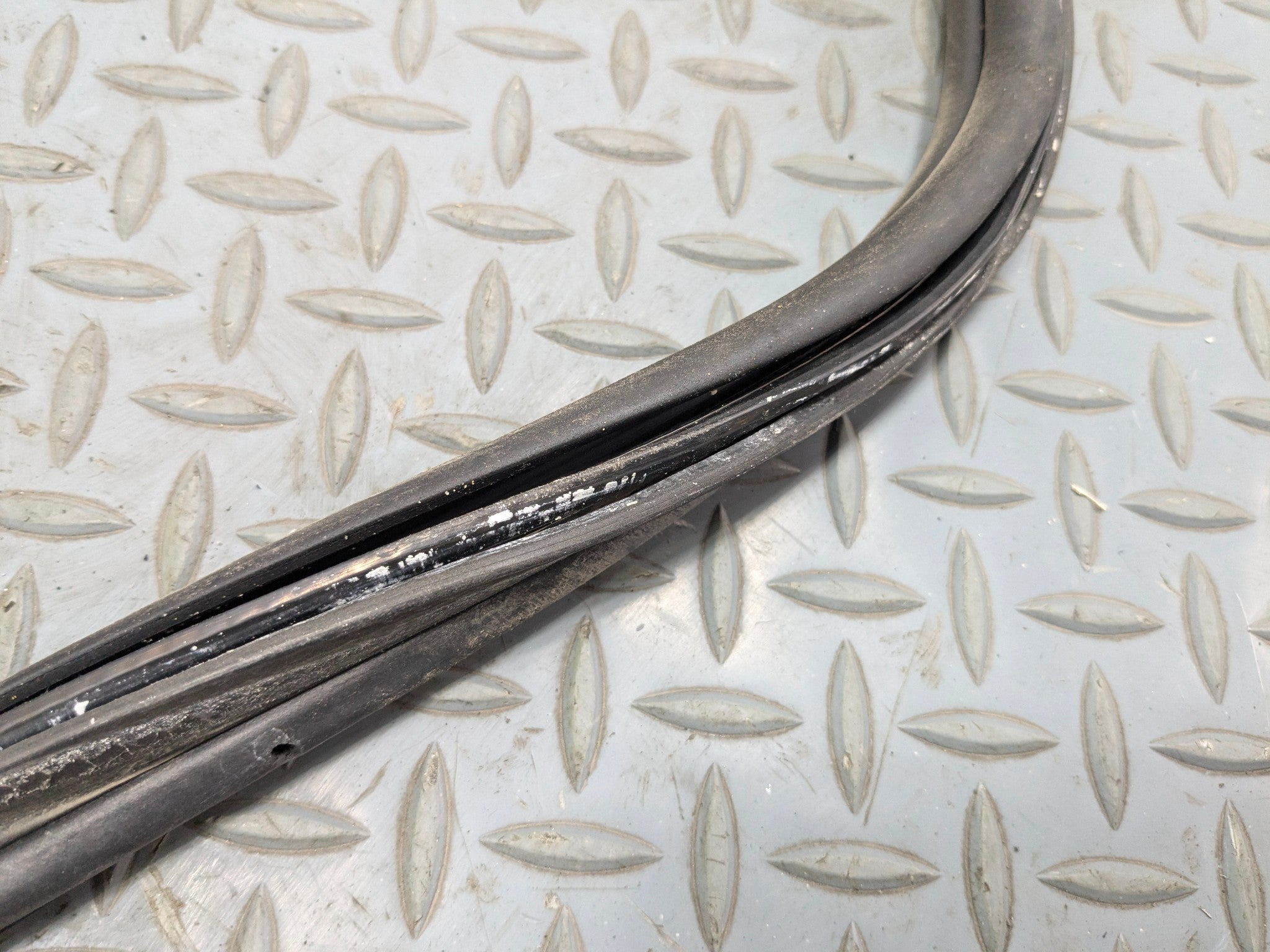 2014 - 2016 BMW 228I OEM REAR TRUNK LID WEATHER STRIPPING RUBBER BLACK