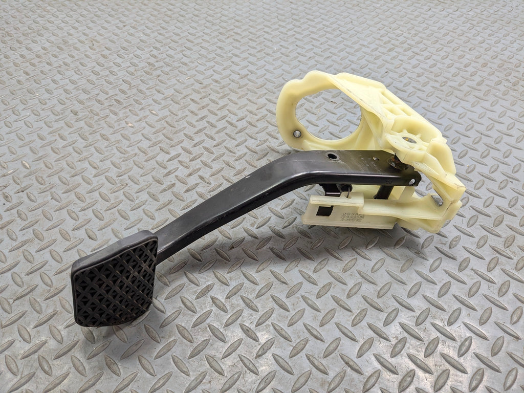 2014 - 2016 BMW 228I OEM BRAKE STOP PEDAL WITH SUPPORT MOUNT BRACKET