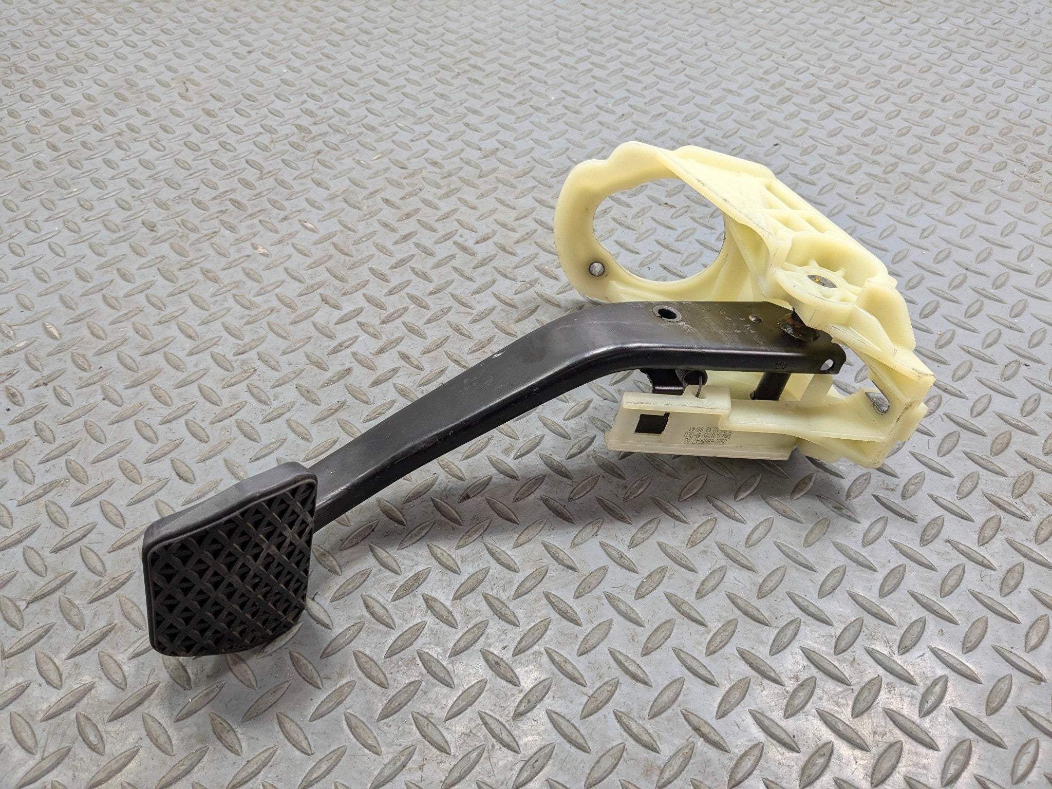 2014 - 2016 BMW 228I OEM BRAKE STOP PEDAL WITH SUPPORT MOUNT BRACKET