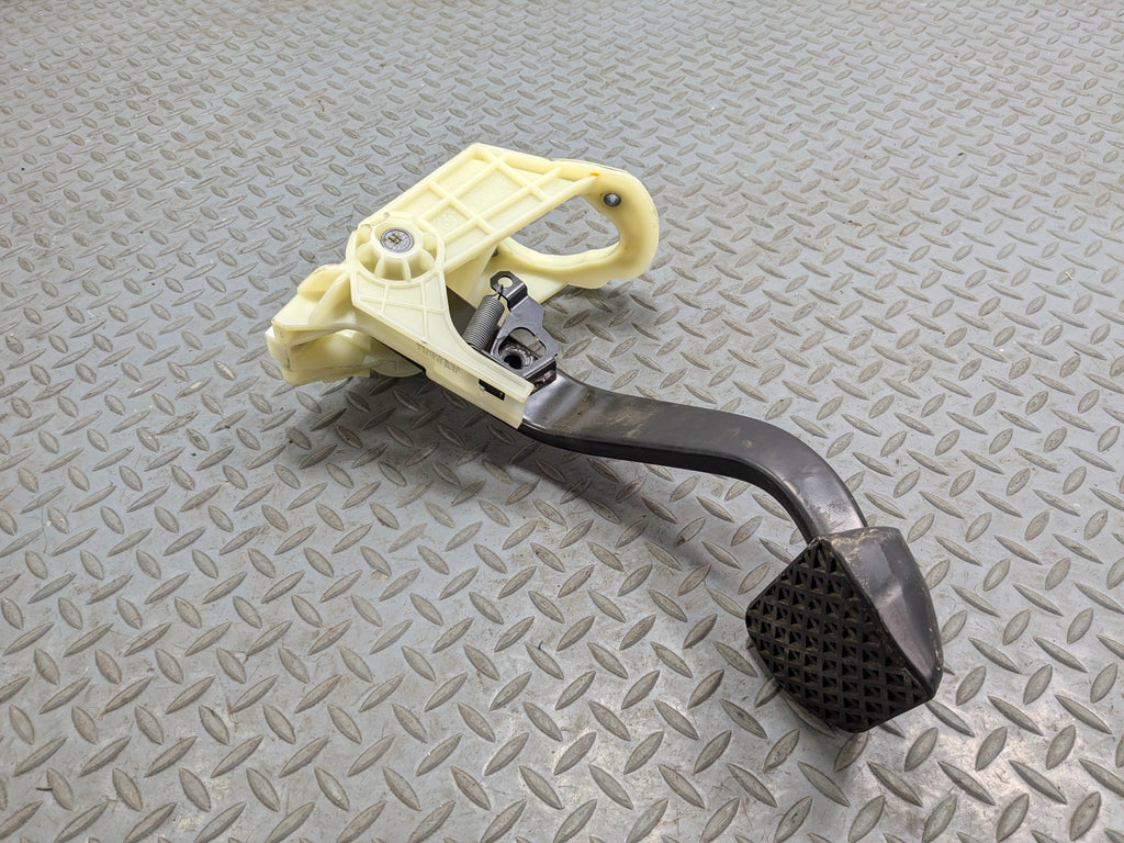 2014 - 2016 BMW 228I OEM BRAKE STOP PEDAL WITH SUPPORT MOUNT BRACKET