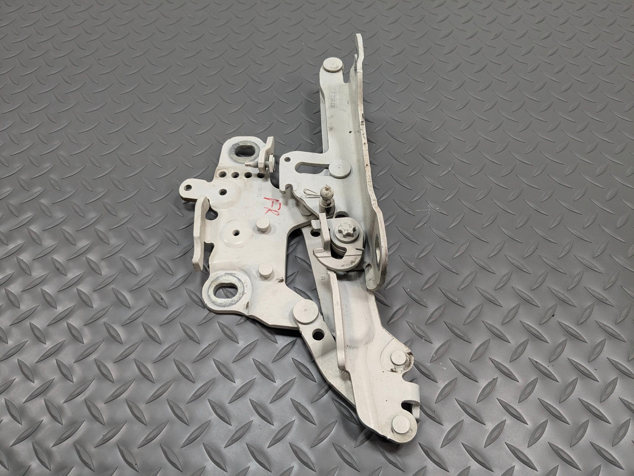 2014 - 2016 BMW 228I OEM HOOD HINGE SUPPORT BRACKET FRONT RIGHT PASSENGER SIDE