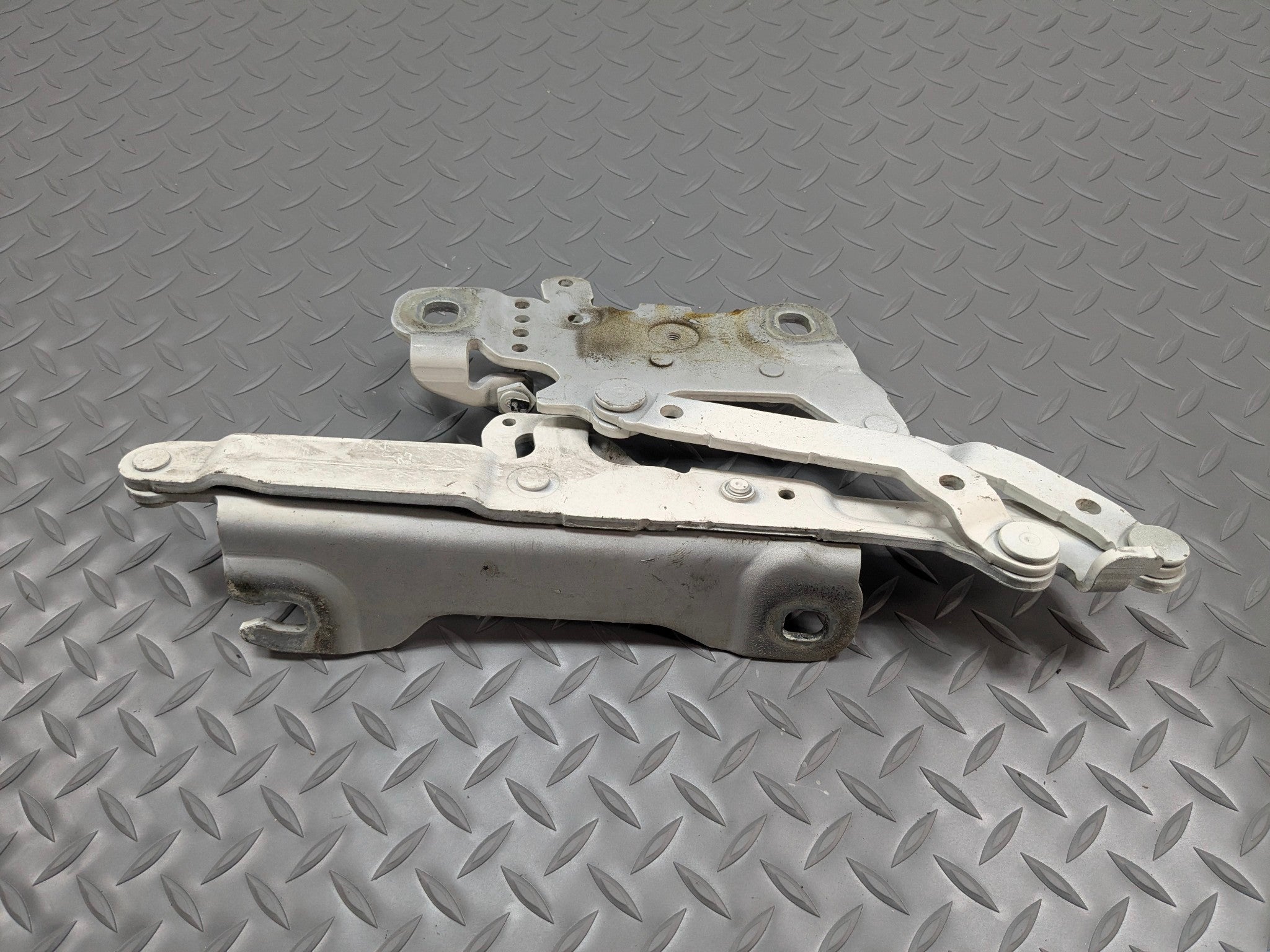 2014 - 2016 BMW 228I OEM HOOD HINGE SUPPORT BRACKET FRONT RIGHT PASSENGER SIDE